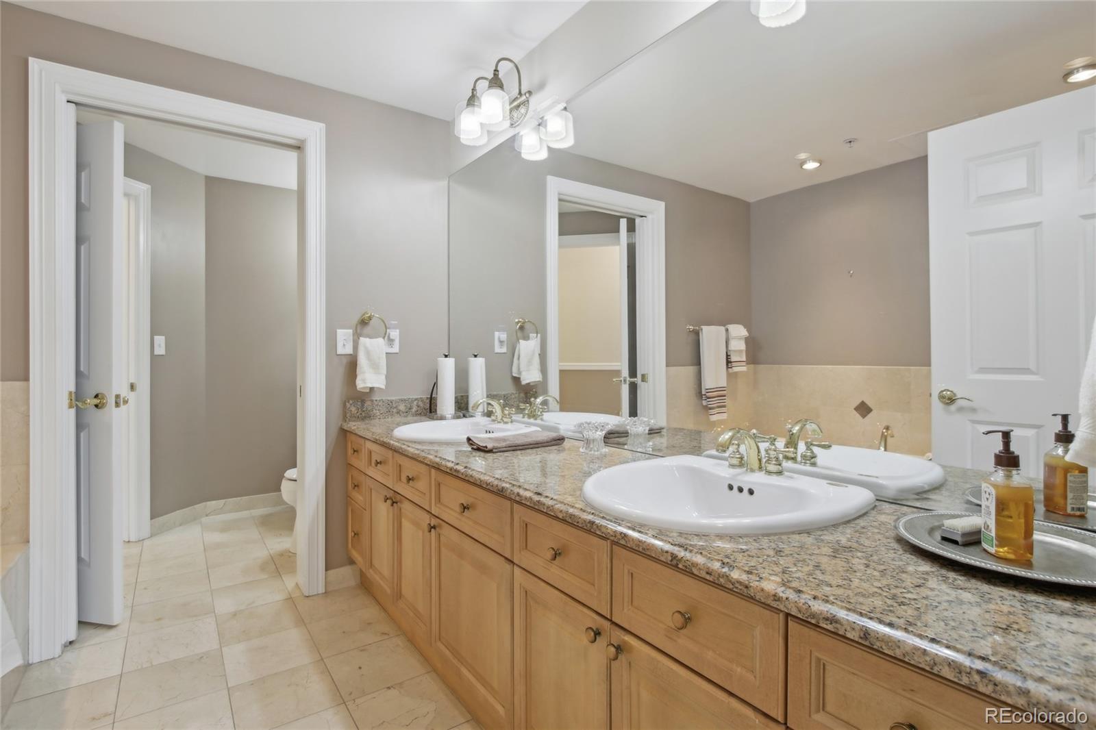 MLS Image #15 for 1827 n grant street 502,denver, Colorado