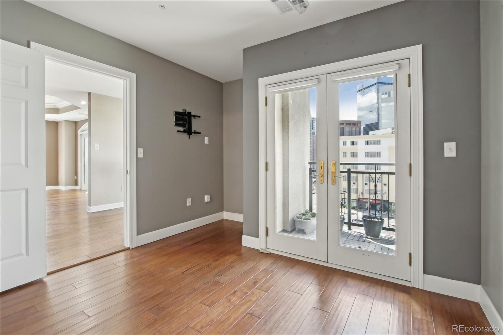MLS Image #18 for 1827 n grant street 502,denver, Colorado