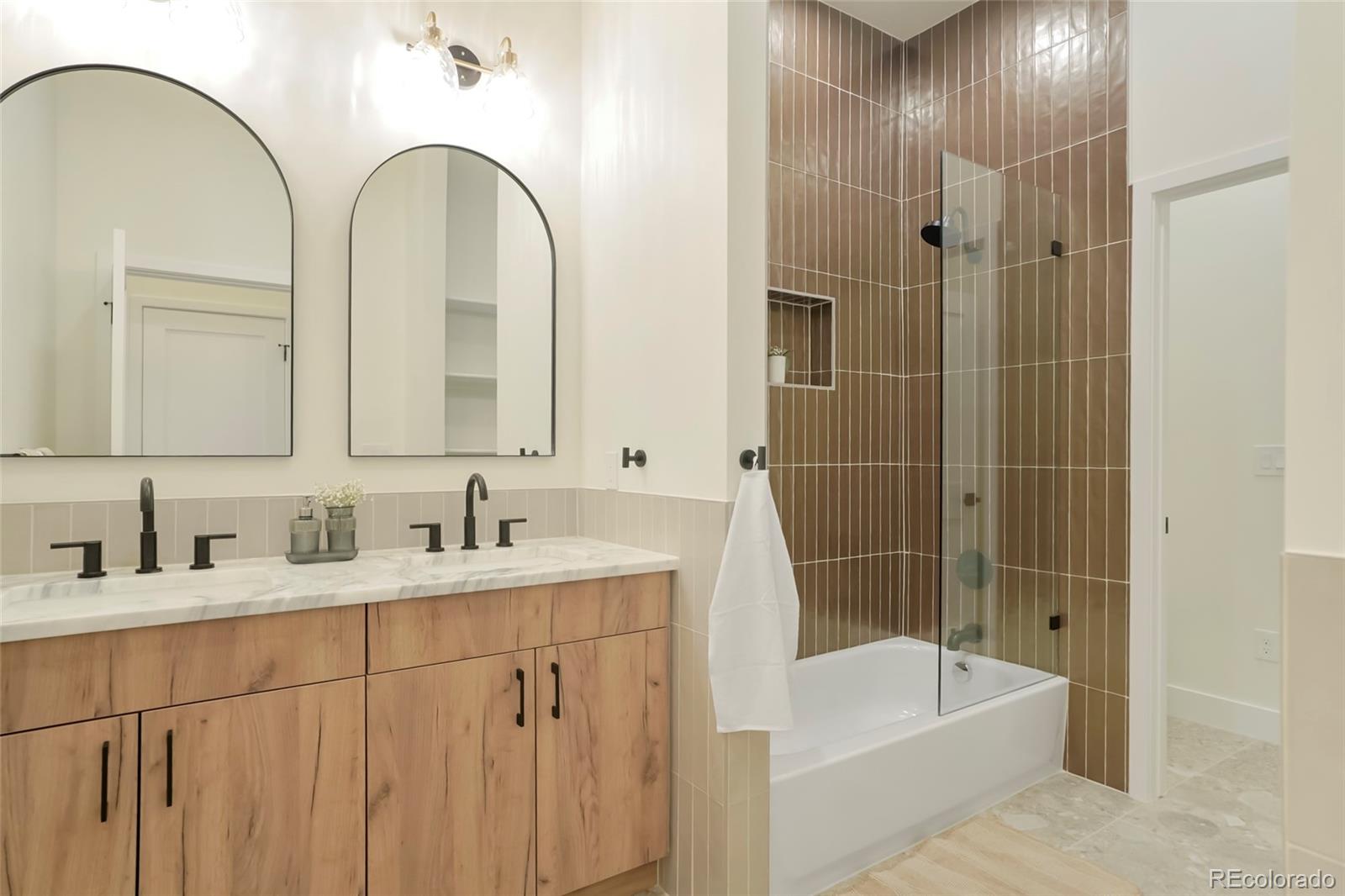 MLS Image #29 for 1150  leyden street,denver, Colorado