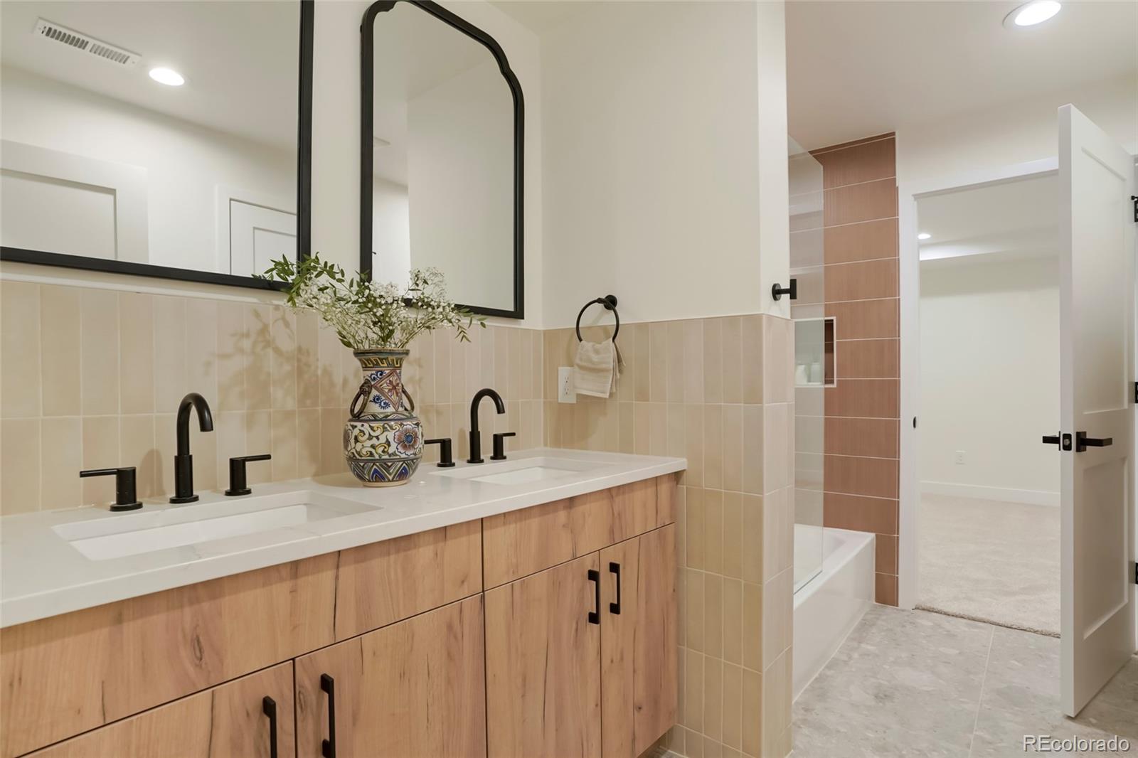 MLS Image #32 for 1150  leyden street,denver, Colorado