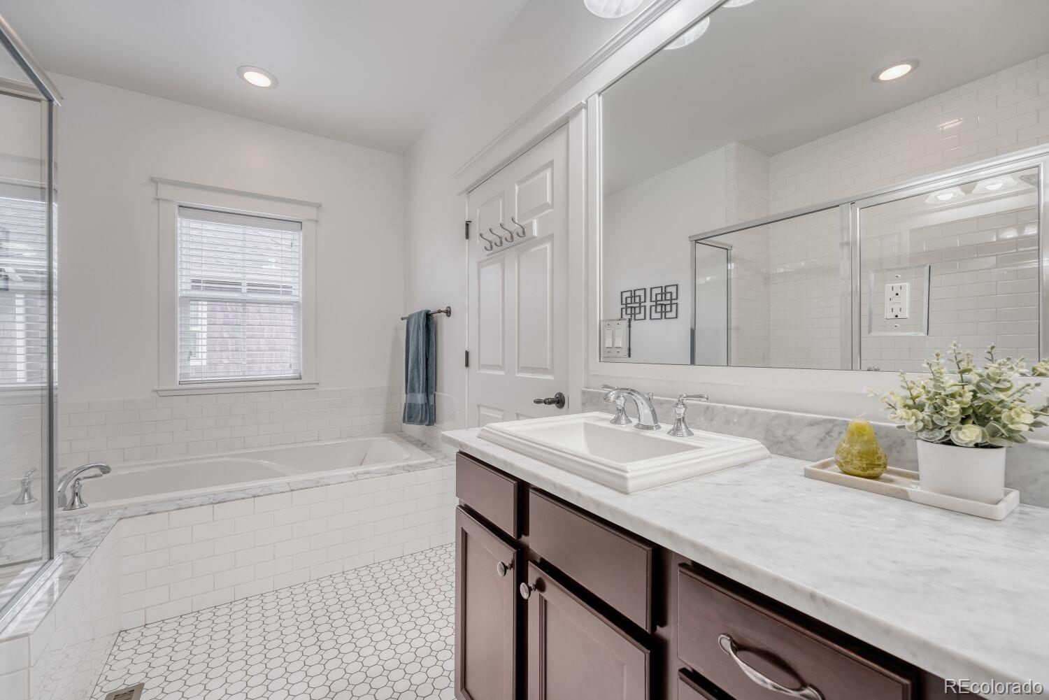 MLS Image #13 for 8461 e 21st avenue,denver, Colorado