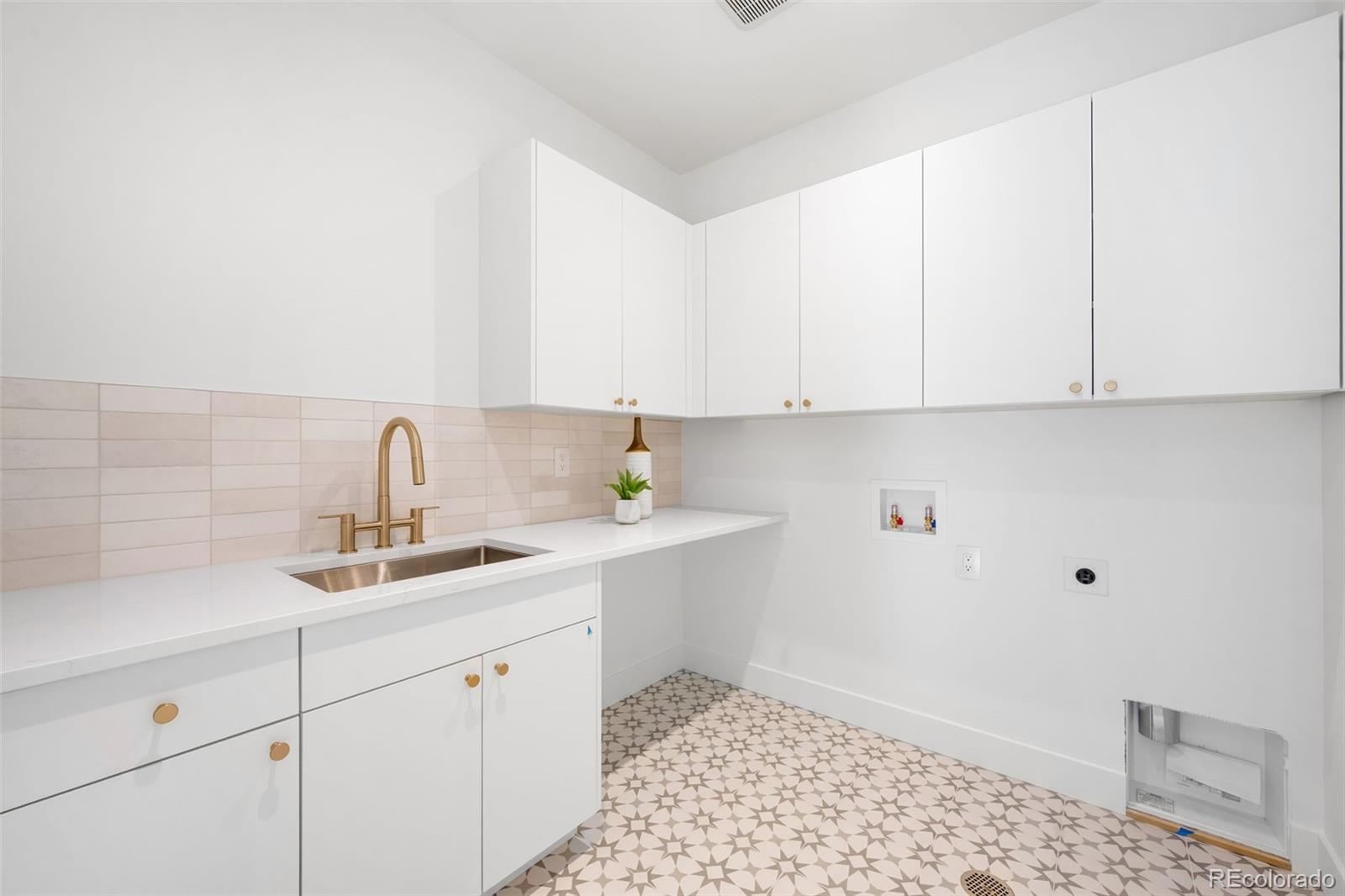 MLS Image #28 for 3400 s bellaire street,denver, Colorado