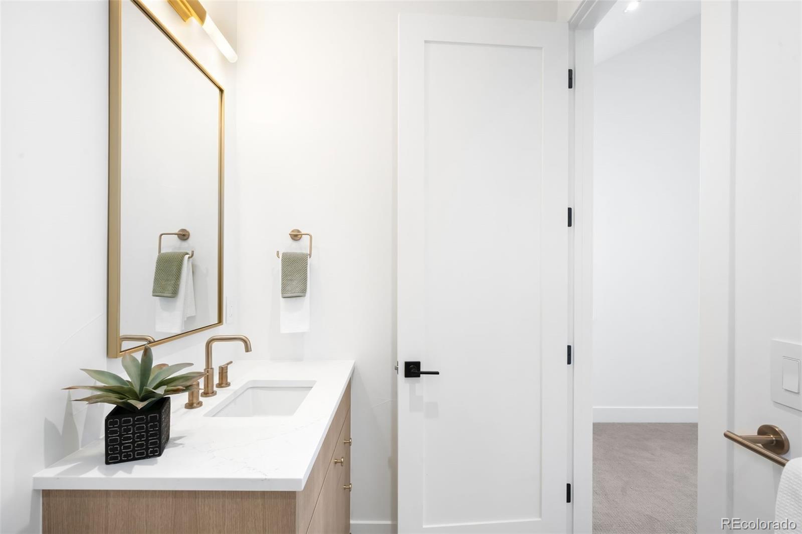 MLS Image #31 for 3400 s bellaire street,denver, Colorado