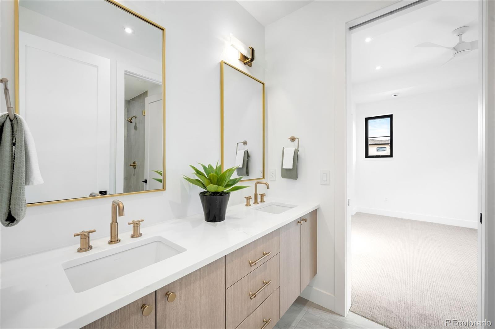 MLS Image #33 for 3400 s bellaire street,denver, Colorado
