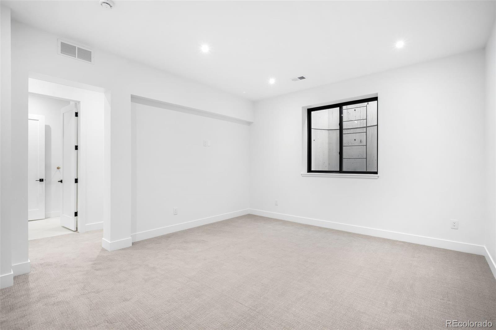 MLS Image #37 for 3400 s bellaire street,denver, Colorado