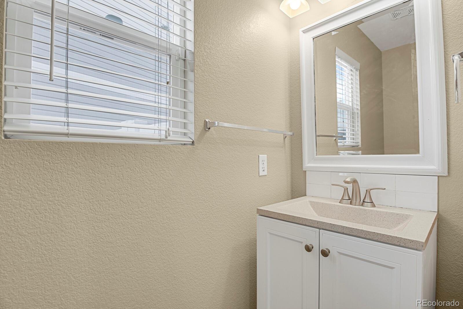 MLS Image #13 for 21507 e 43rd place,denver, Colorado