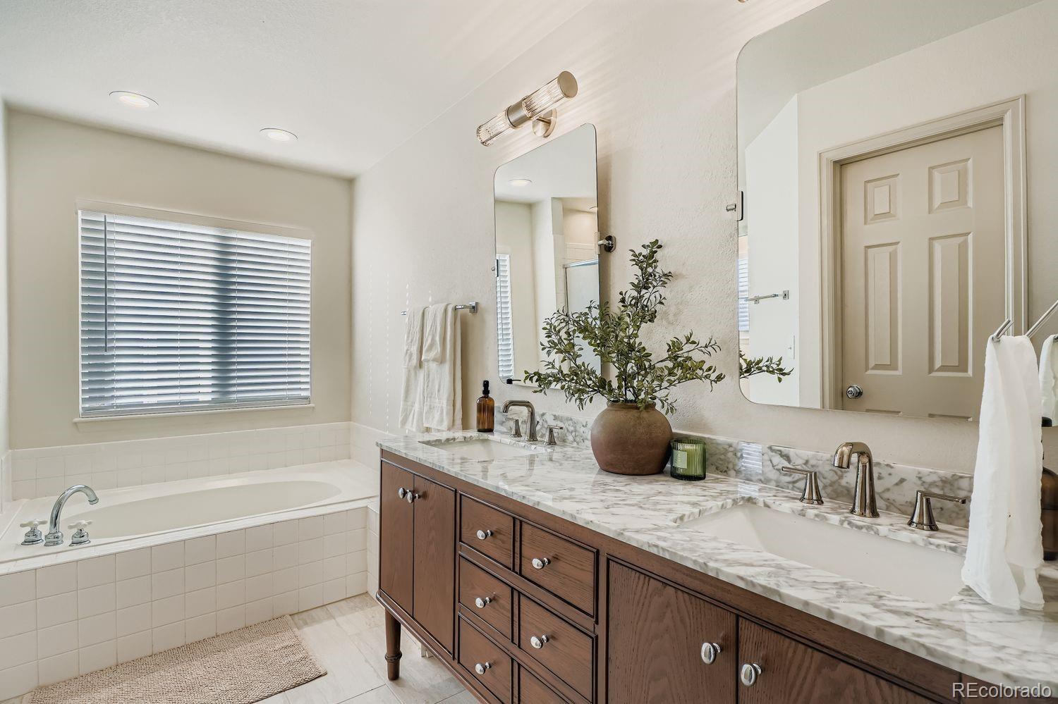 MLS Image #12 for 8014 e harvard circle,denver, Colorado