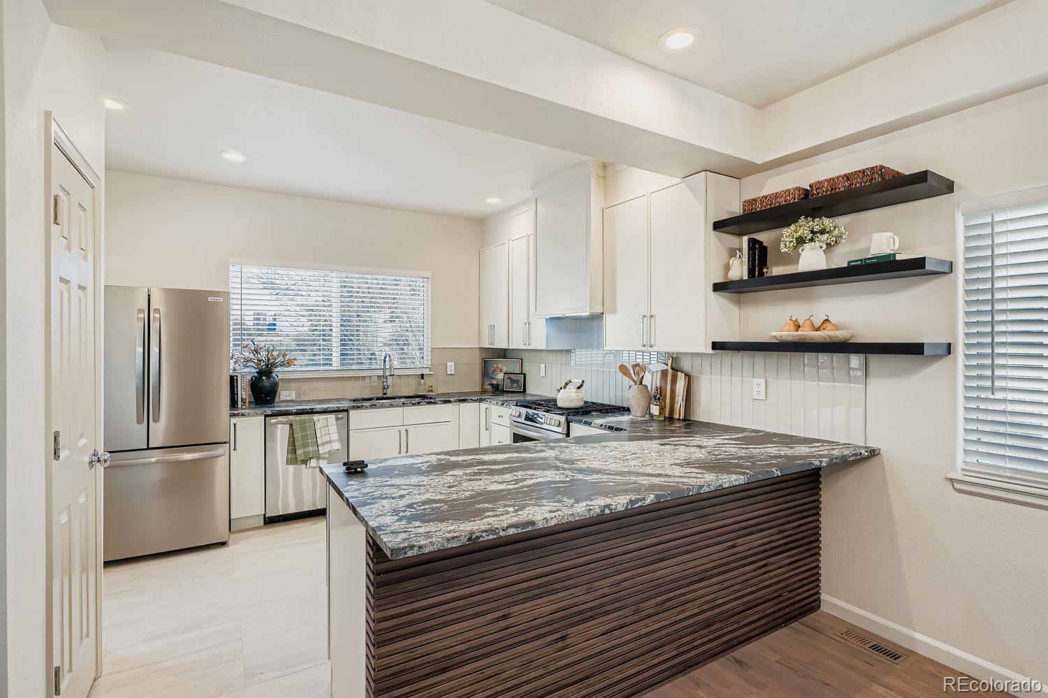 MLS Image #5 for 8014 e harvard circle,denver, Colorado