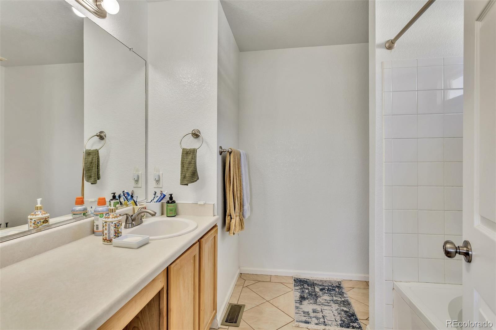 MLS Image #12 for 4087 e orleans court,denver, Colorado