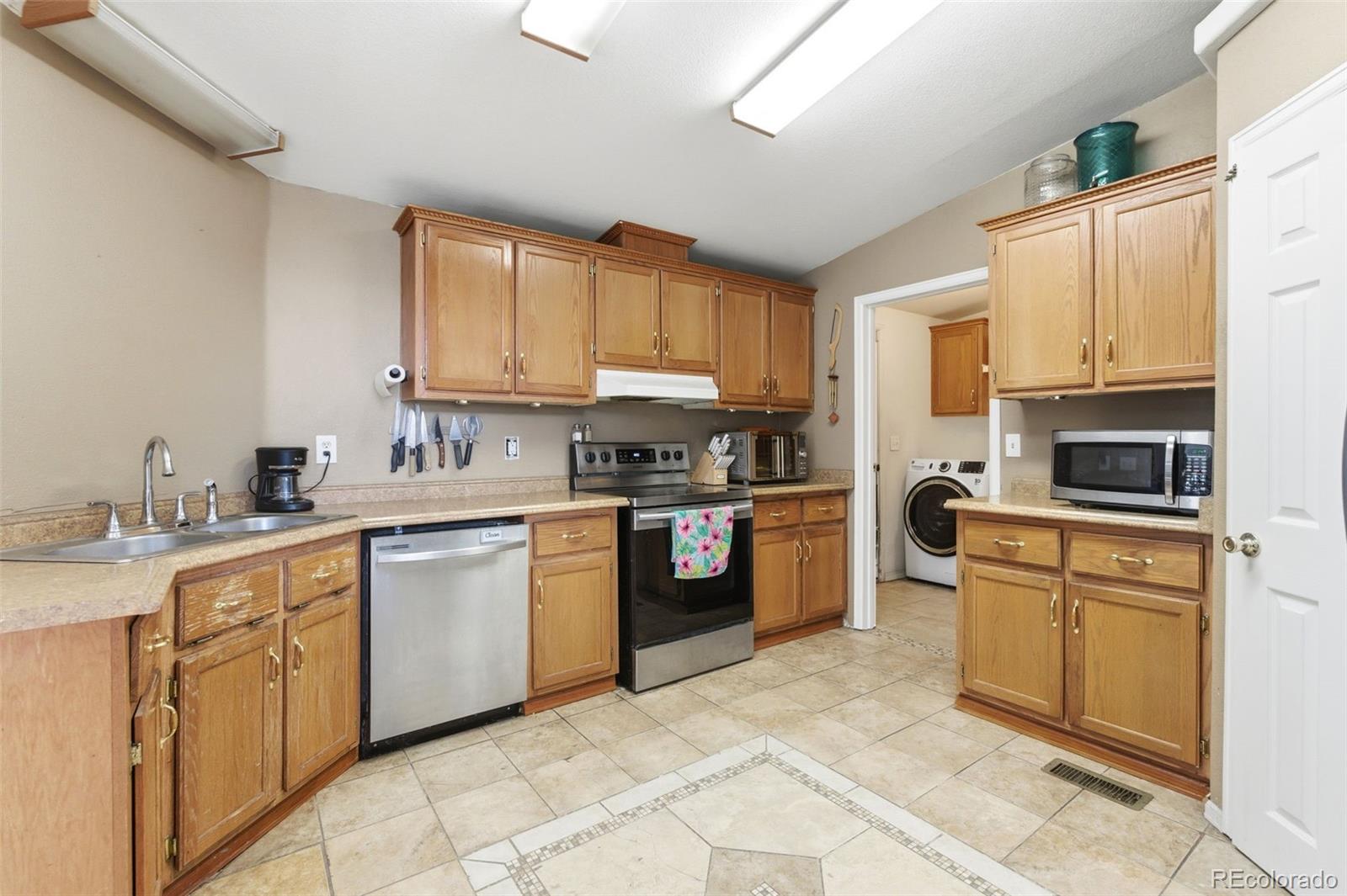 MLS Image #13 for 8137  lafayette street,denver, Colorado