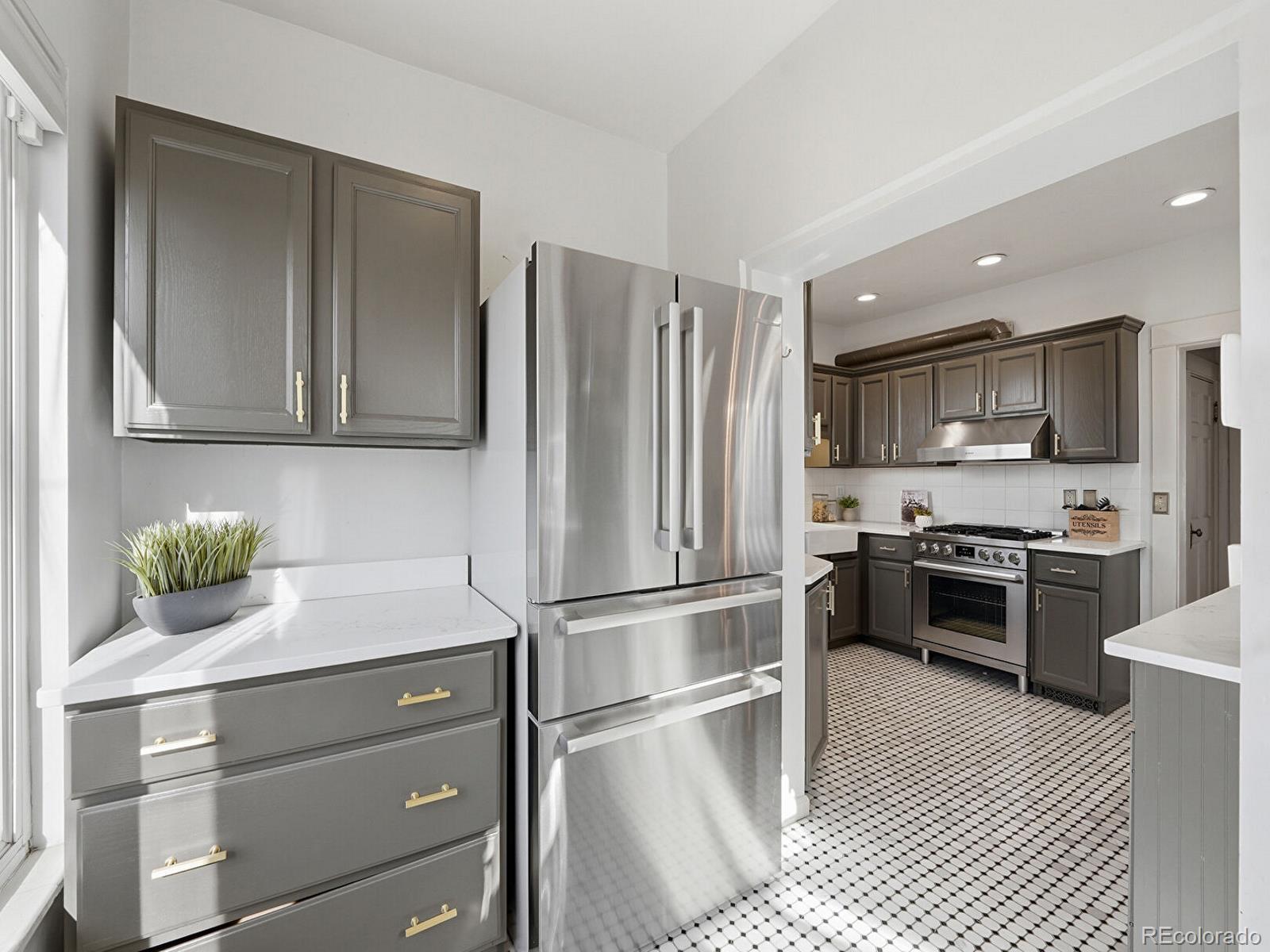 MLS Image #18 for 417 s ogden street,denver, Colorado
