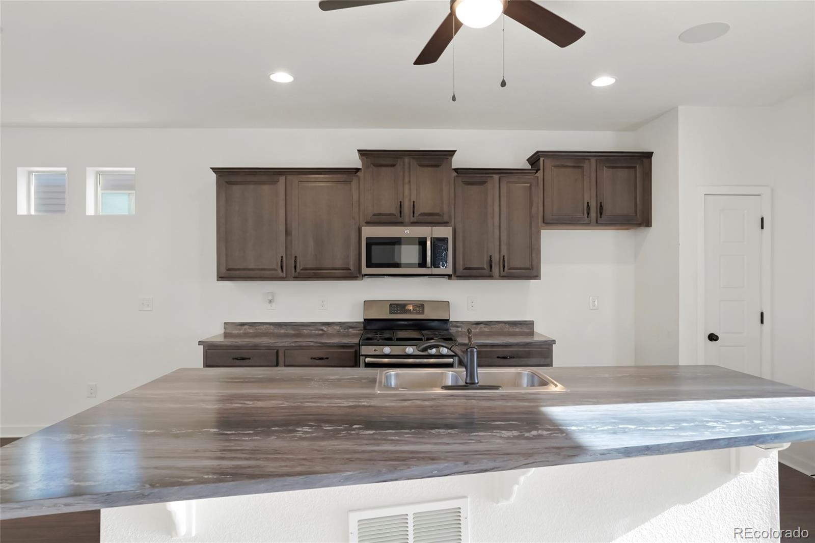 MLS Image #4 for 19096 e 55th avenue,denver, Colorado