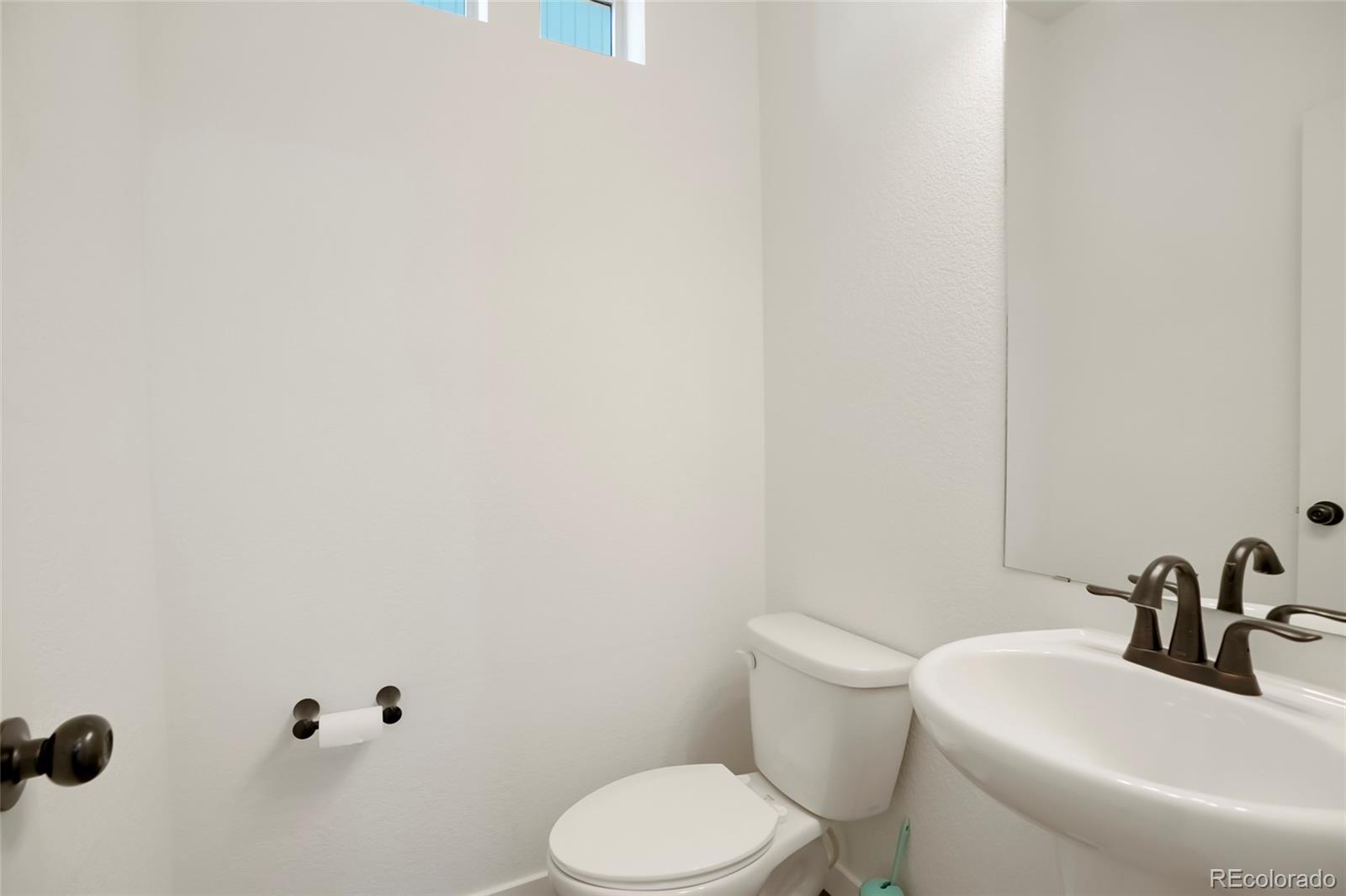 MLS Image #8 for 19096 e 55th avenue,denver, Colorado
