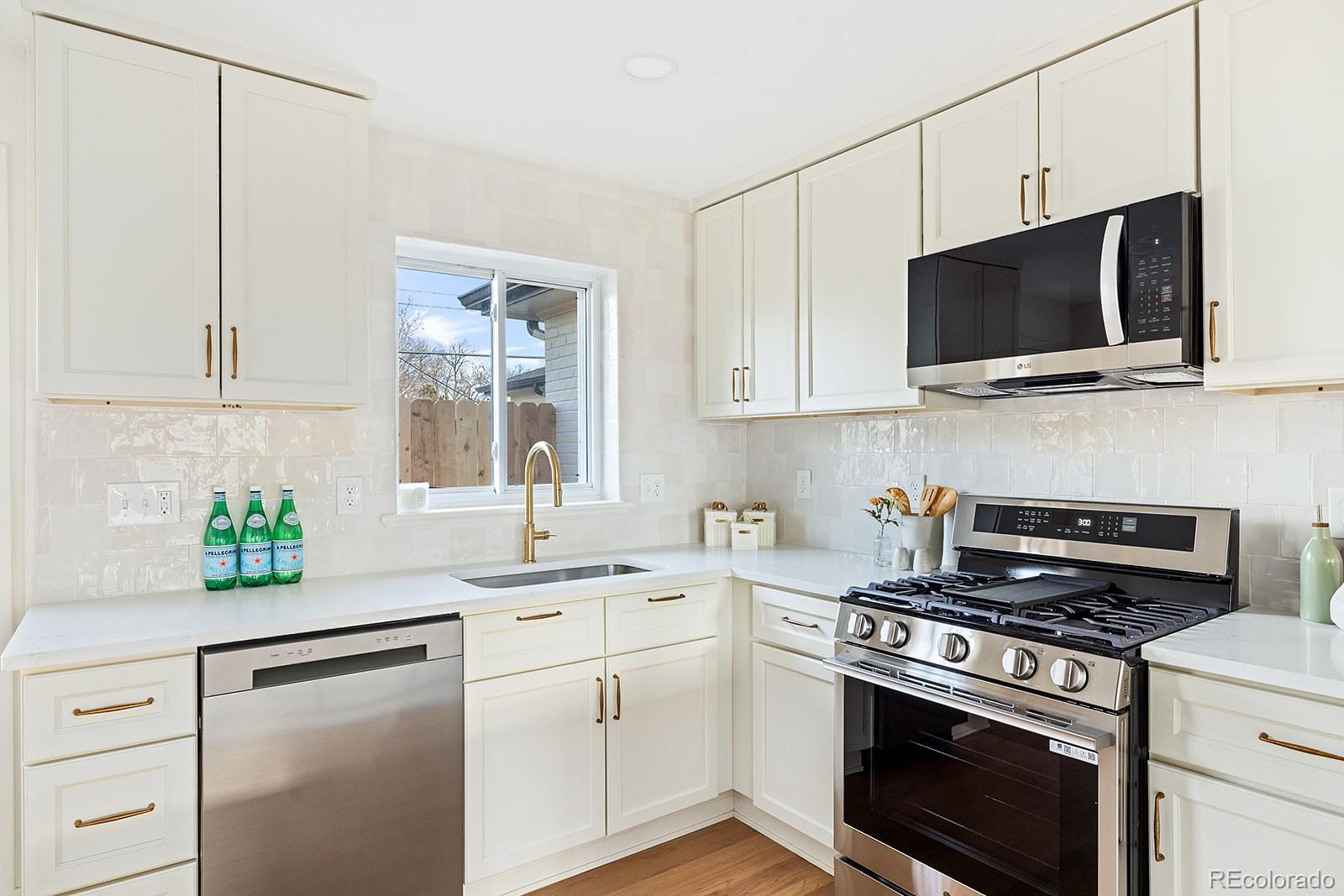 MLS Image #5 for 754  dahlia street,denver, Colorado