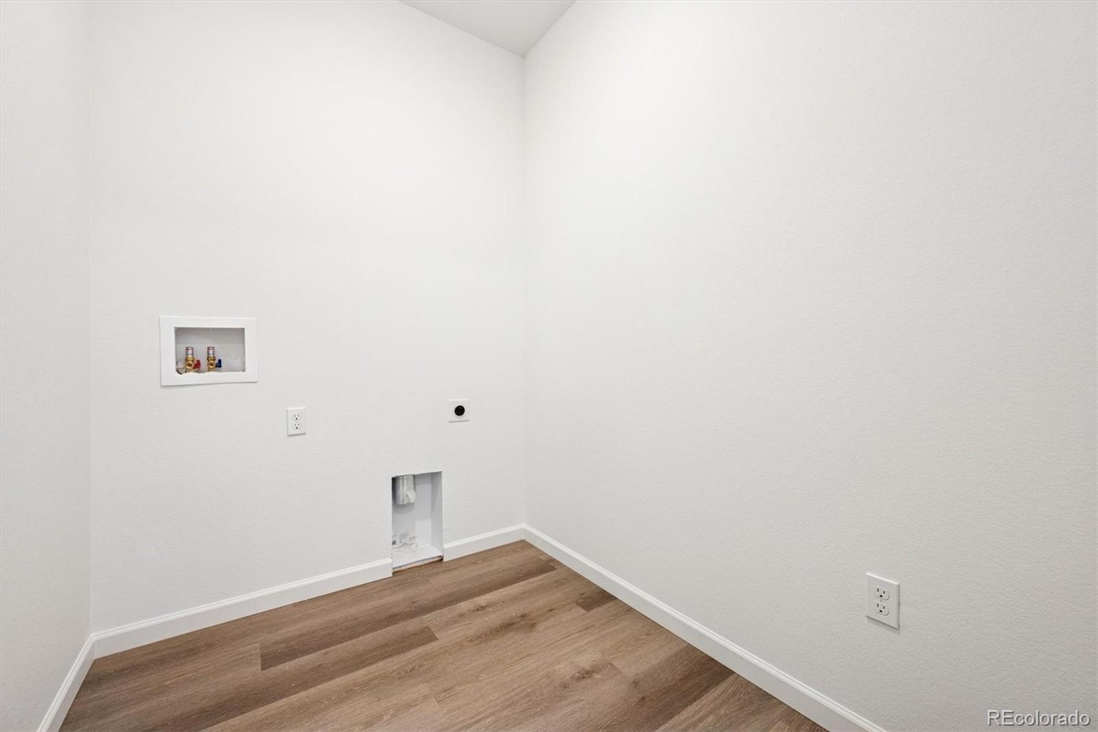 MLS Image #17 for 24716 e 41st avenue,aurora, Colorado