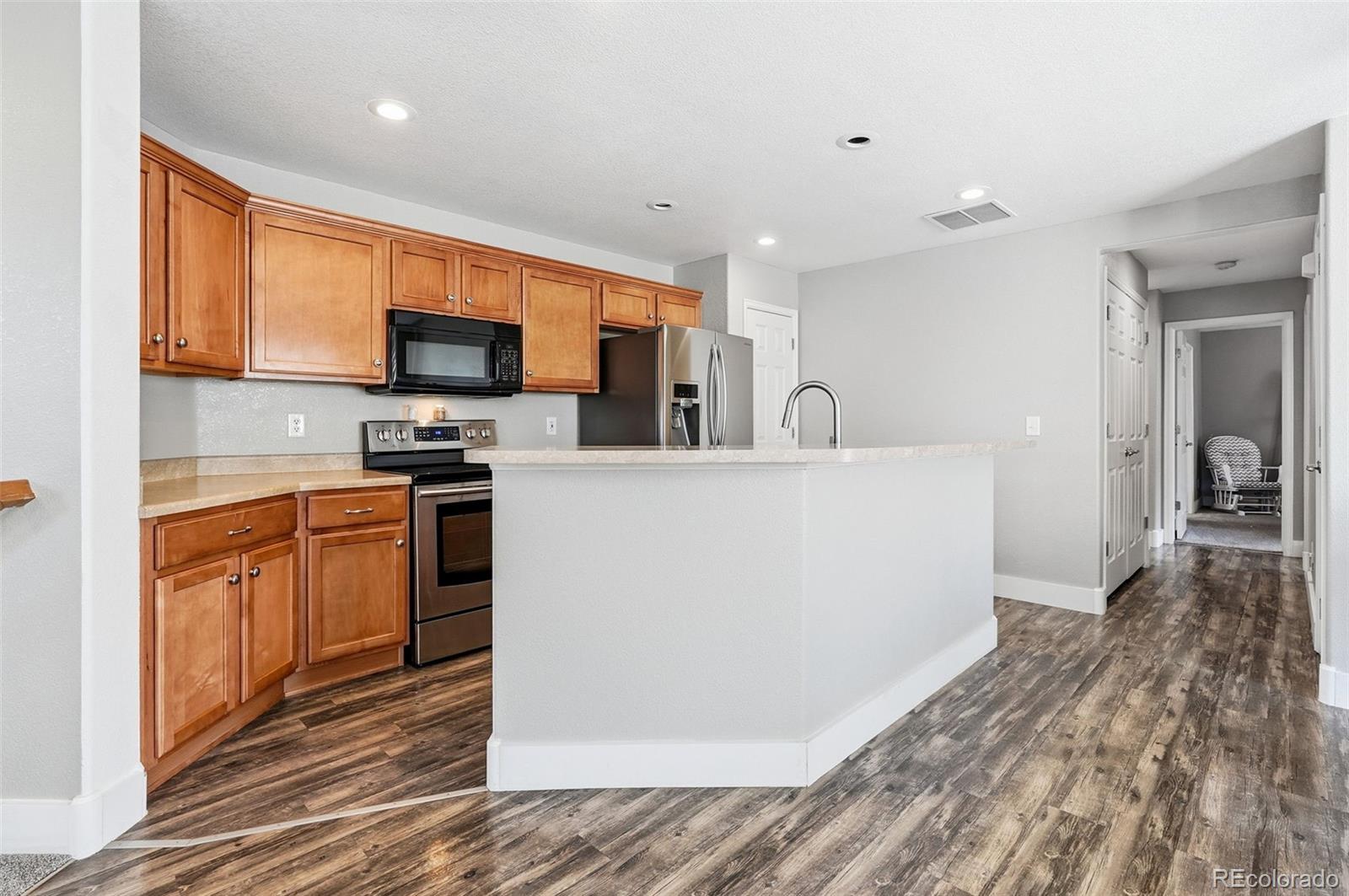 MLS Image #3 for 11855  oak hill way,commerce city, Colorado