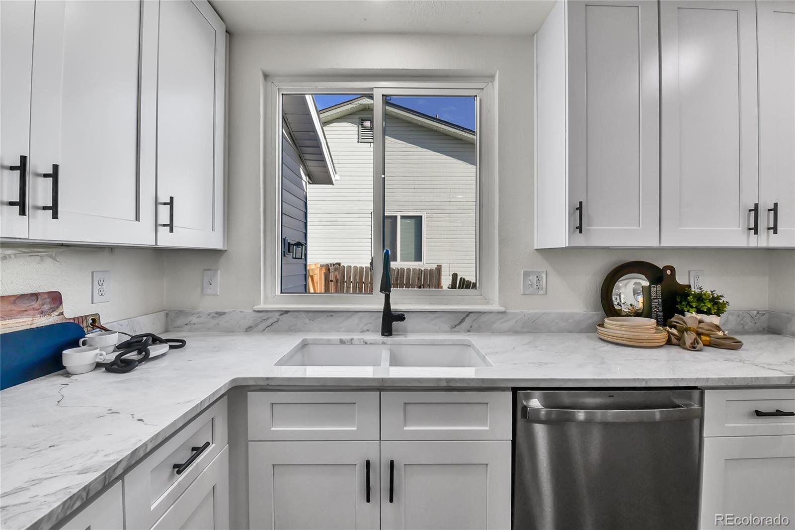 MLS Image #11 for 14690 e 43rd avenue,denver, Colorado