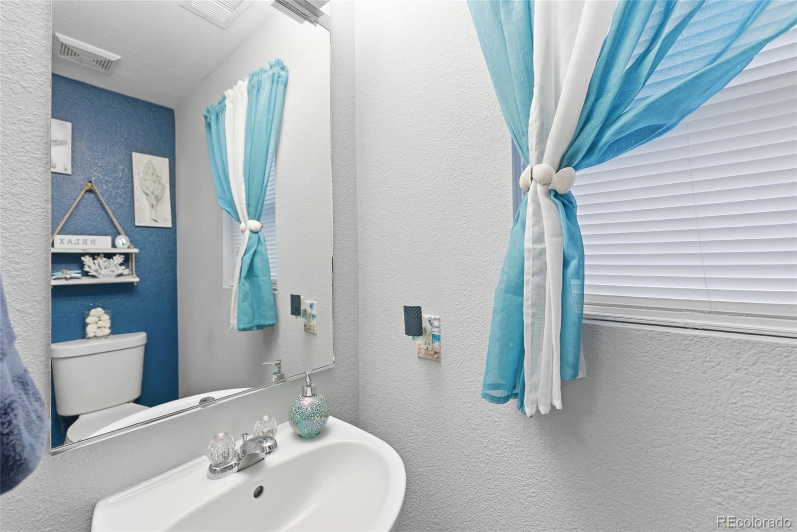MLS Image #11 for 5567  netherland court,denver, Colorado