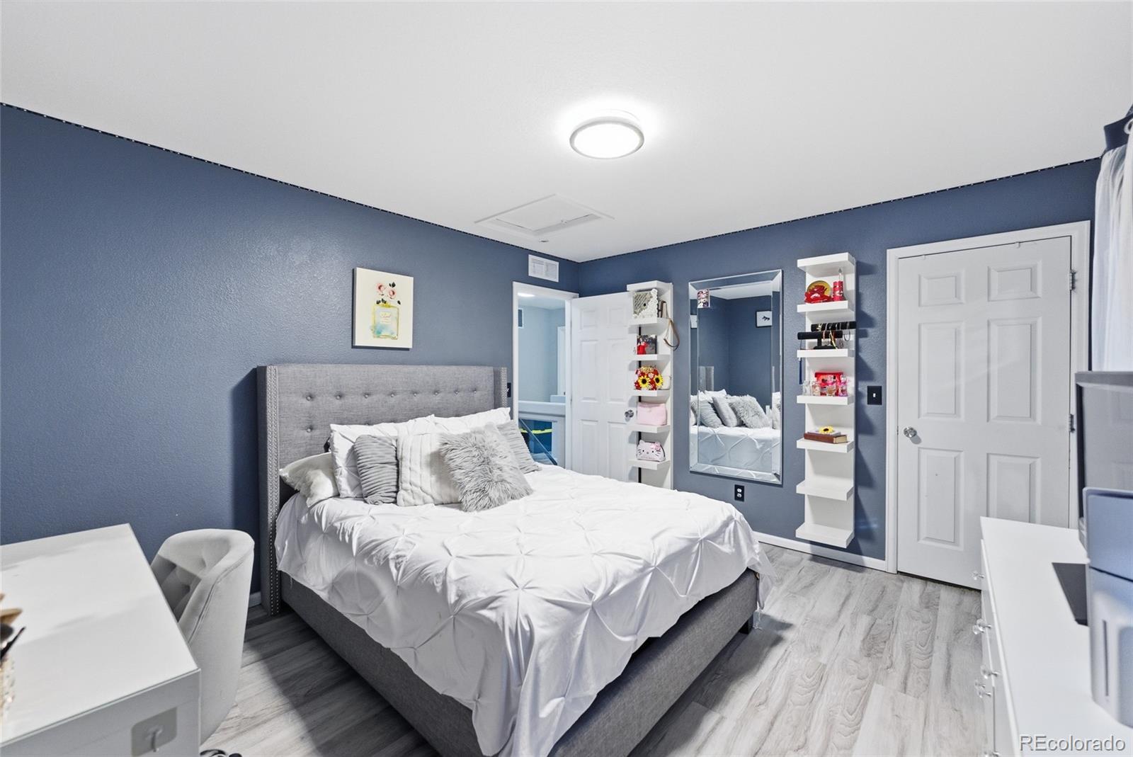 MLS Image #15 for 5567  netherland court,denver, Colorado