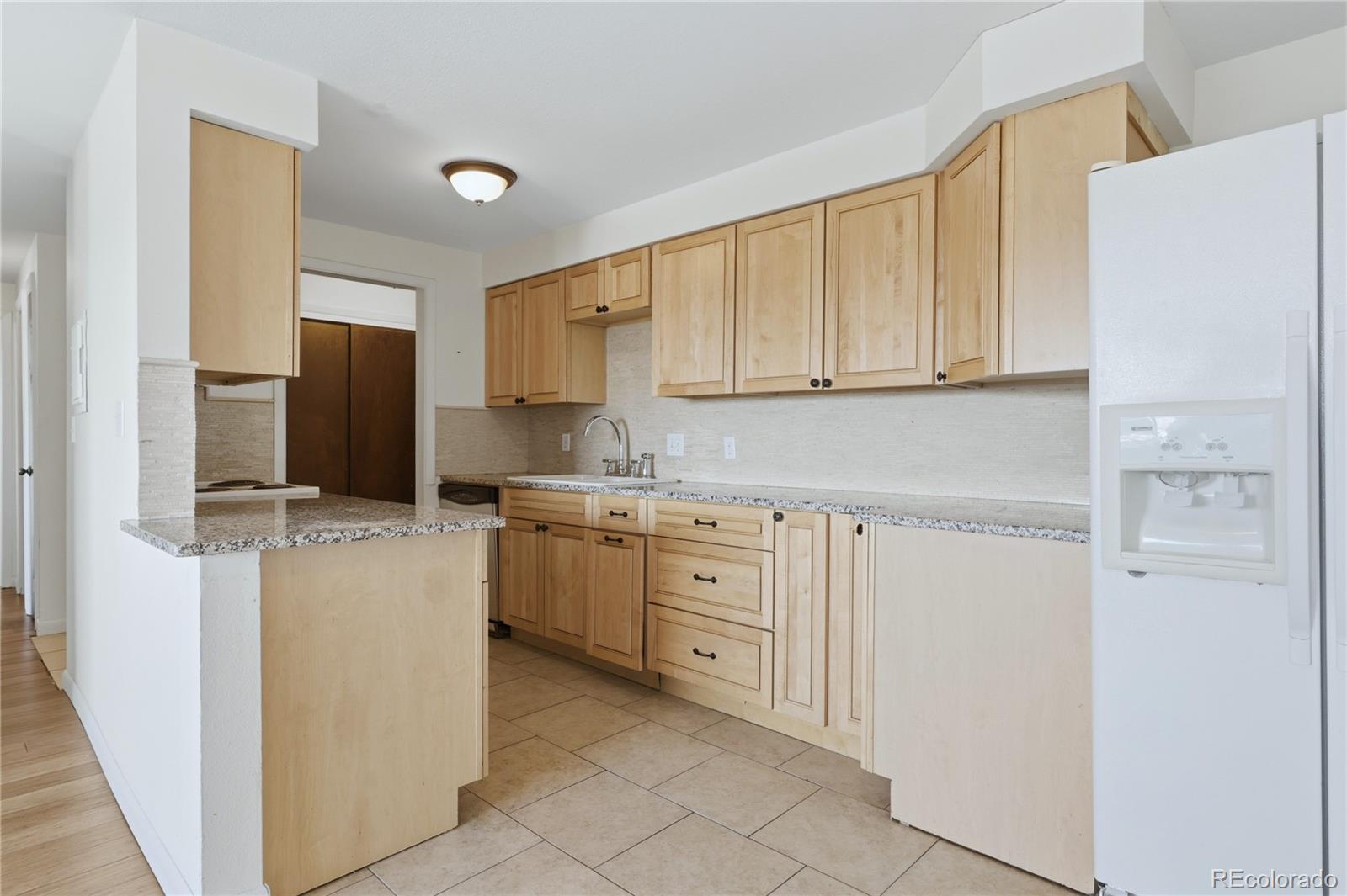 MLS Image #2 for 561  geneva street 305,aurora, Colorado