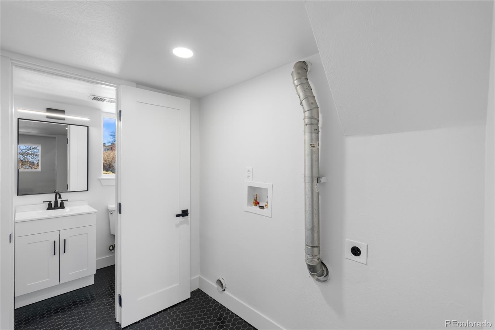 MLS Image #23 for 1229  dearborn ,aurora, Colorado