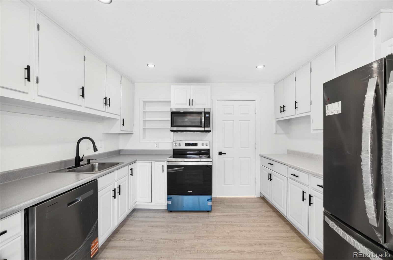 MLS Image #10 for 2600 s king street,denver, Colorado