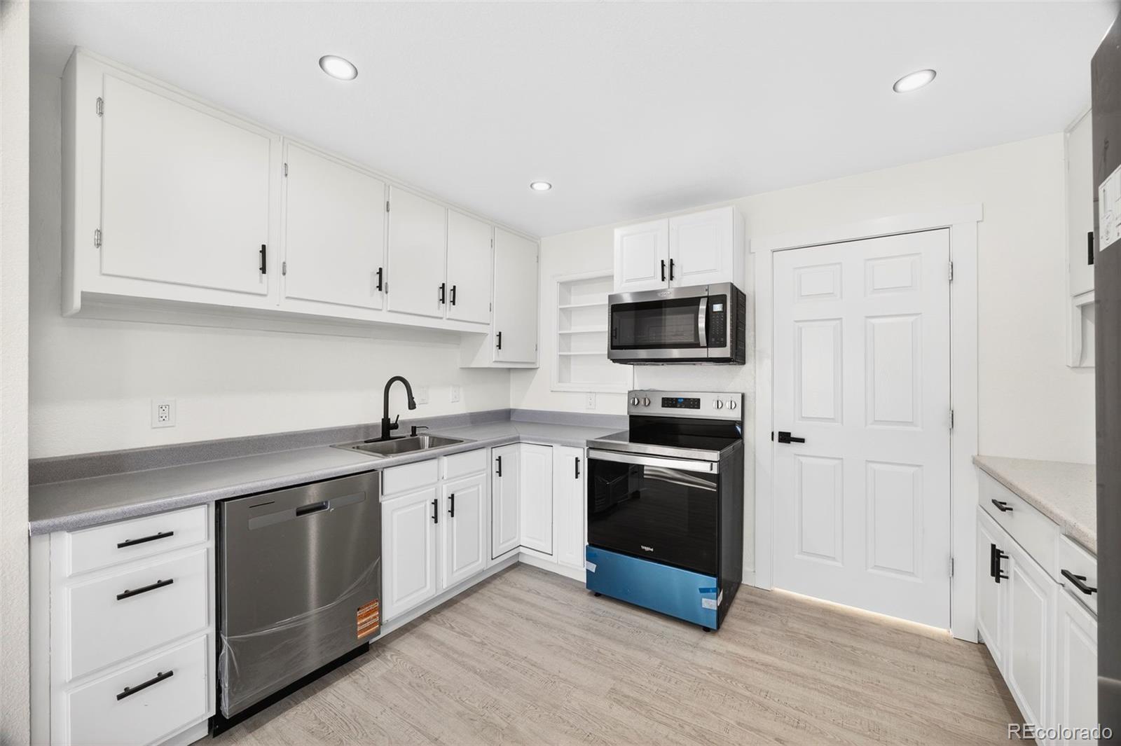 MLS Image #9 for 2600 s king street,denver, Colorado