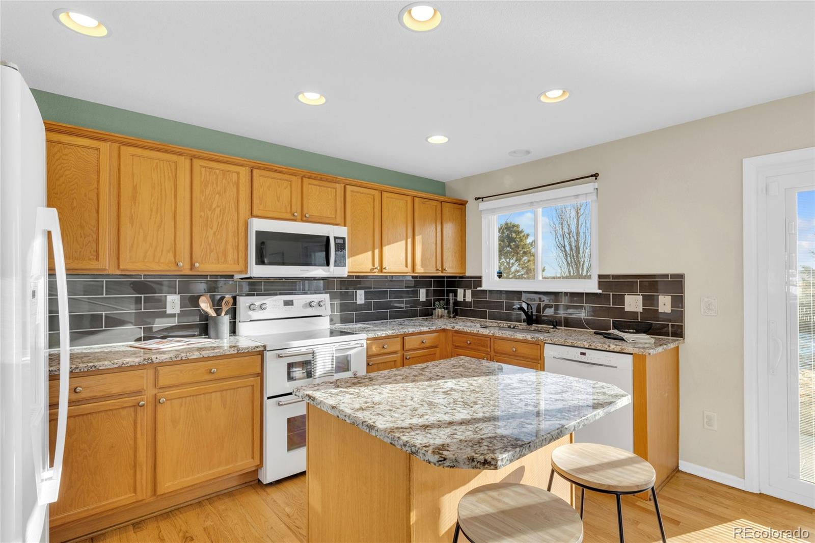 MLS Image #5 for 5604 s yakima way,aurora, Colorado