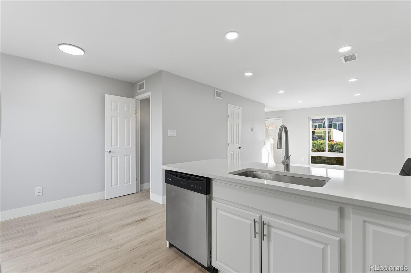 MLS Image #6 for 932 s peoria street ,aurora, Colorado