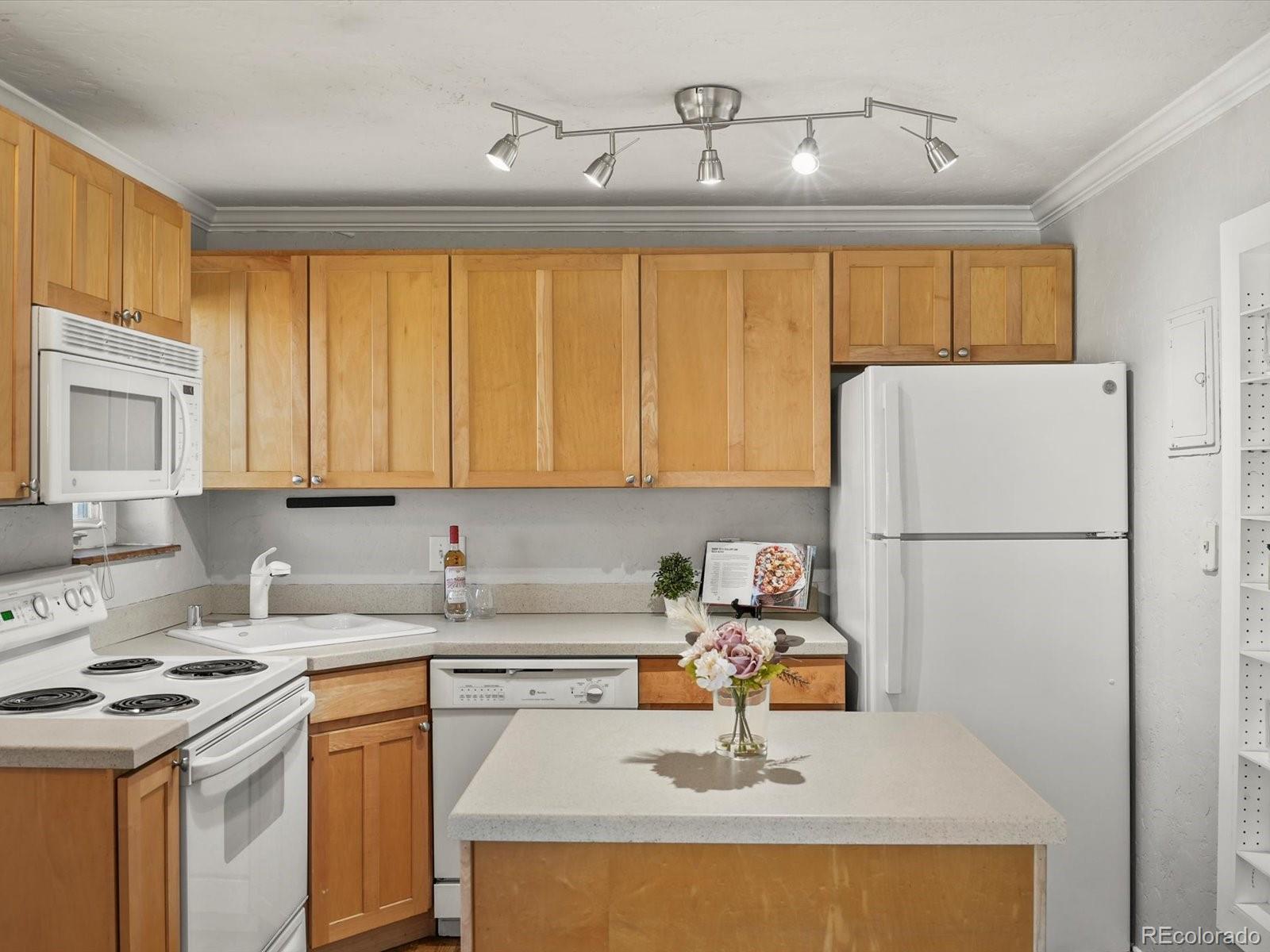 MLS Image #7 for 1243  vine street 10,denver, Colorado