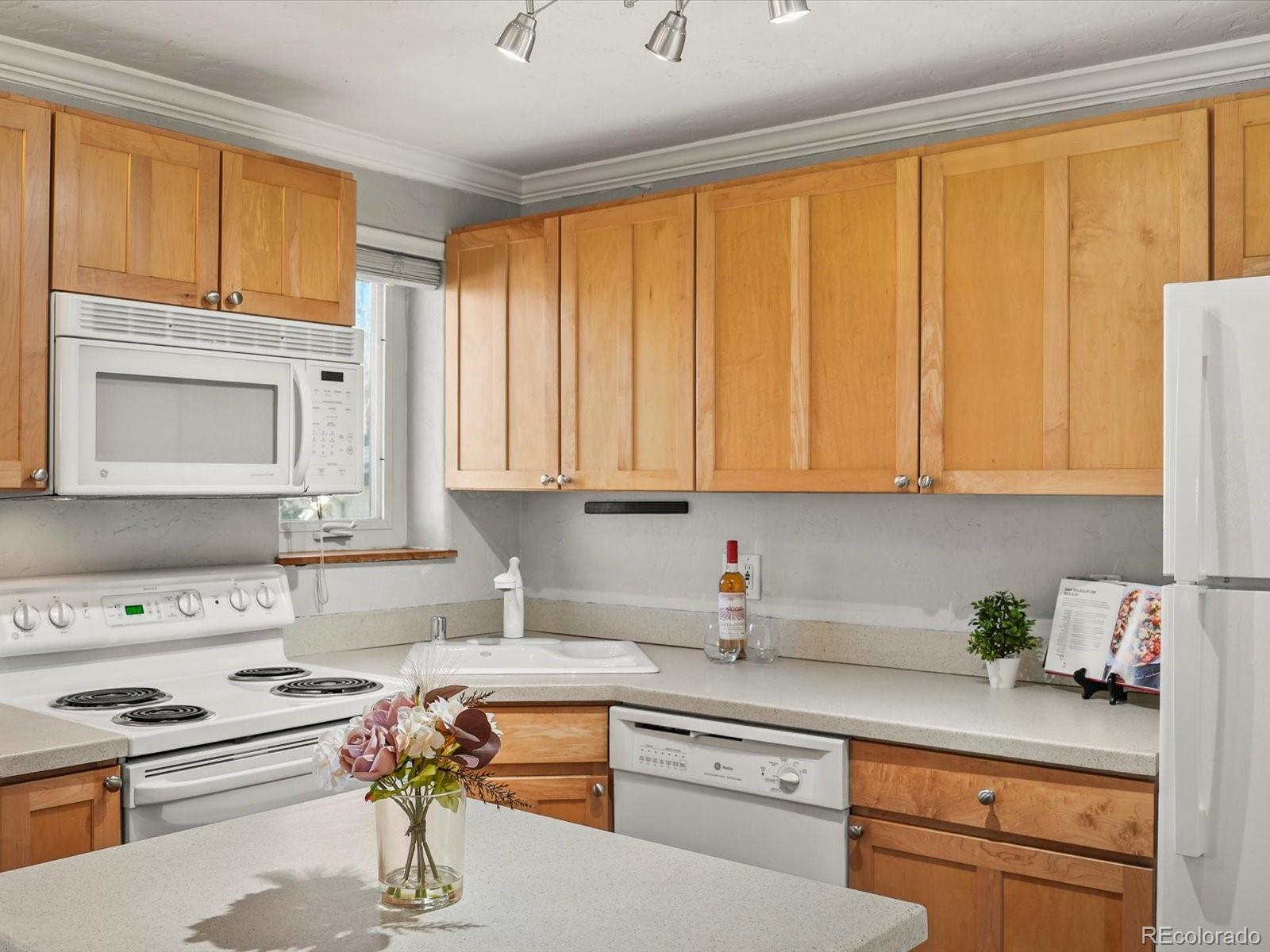 MLS Image #8 for 1243  vine street 10,denver, Colorado