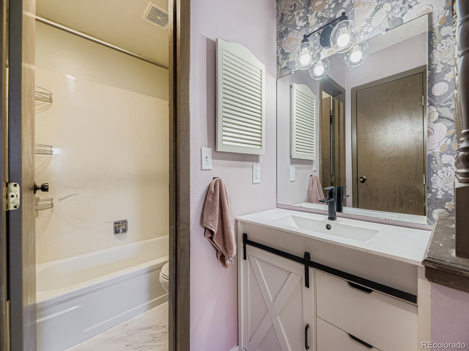 MLS Image #10 for 3550 s harlan street,denver, Colorado