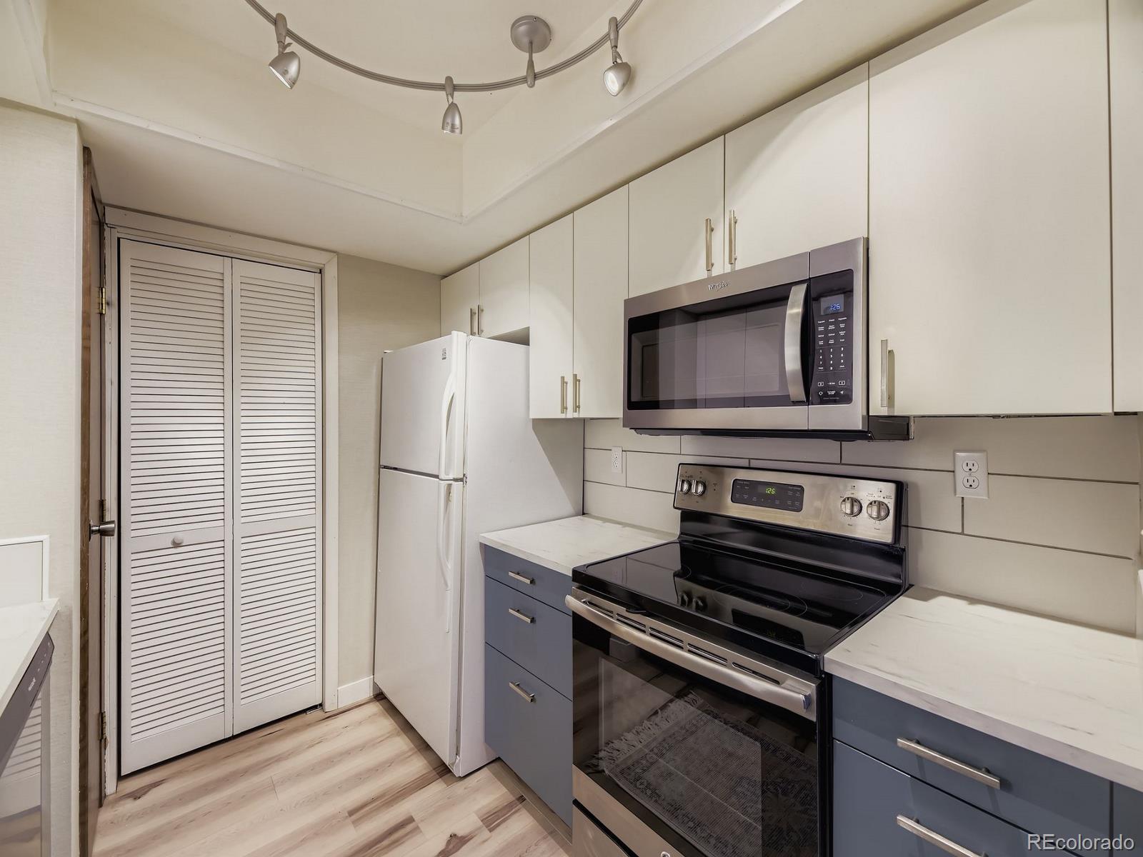 MLS Image #5 for 3550 s harlan street,denver, Colorado