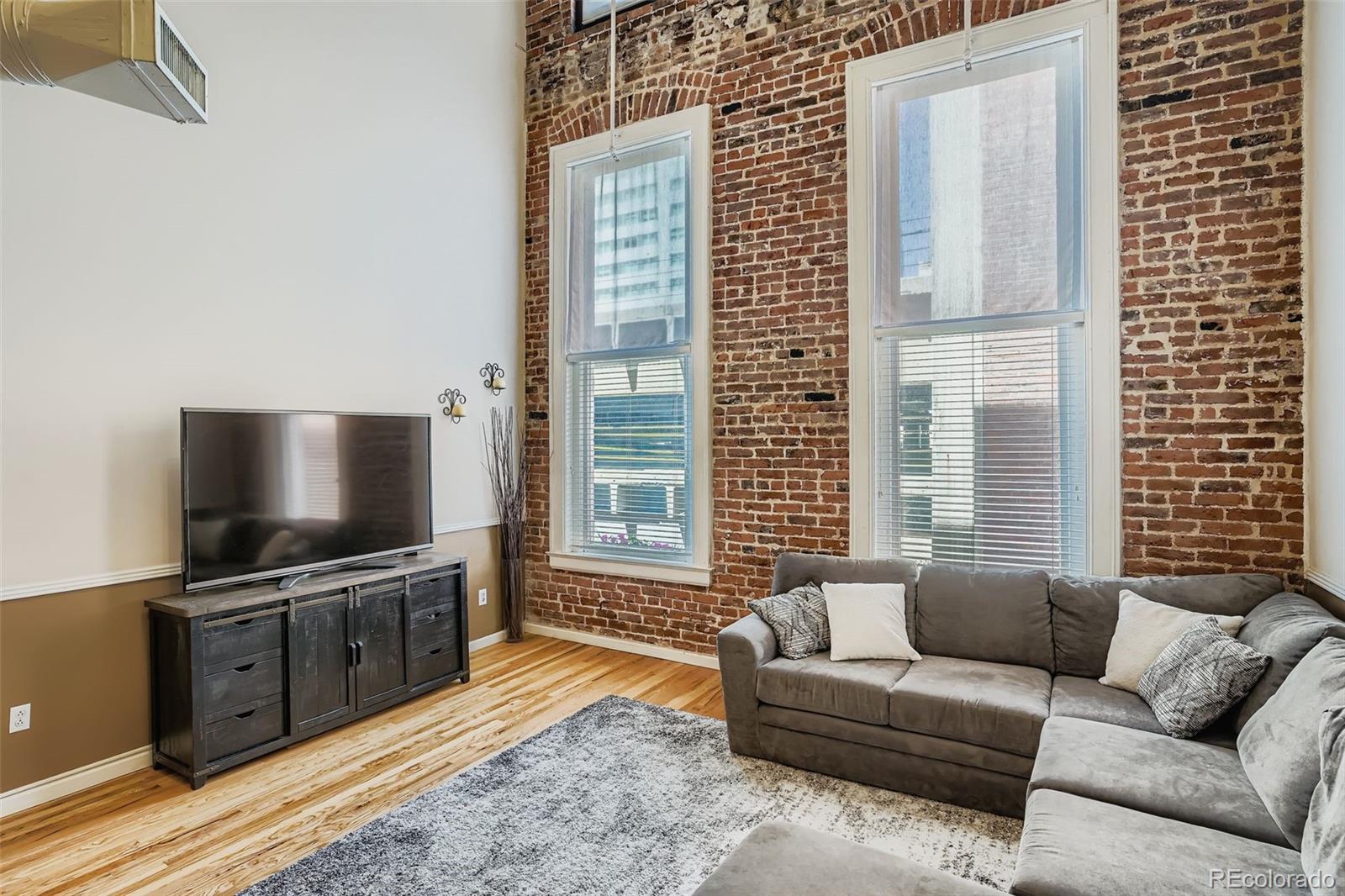 MLS Image #4 for 1555  california street,denver, Colorado