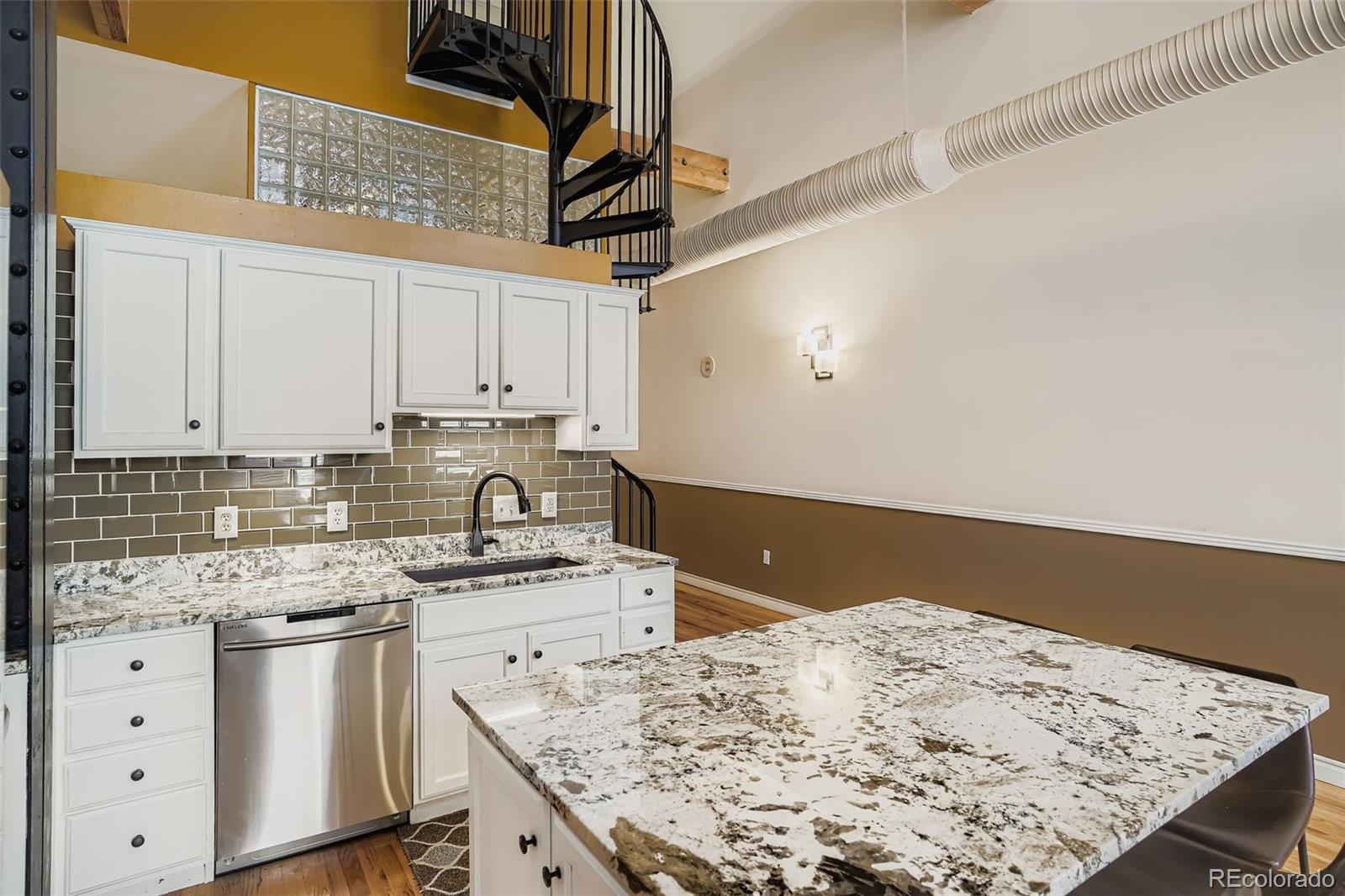 MLS Image #7 for 1555  california street,denver, Colorado