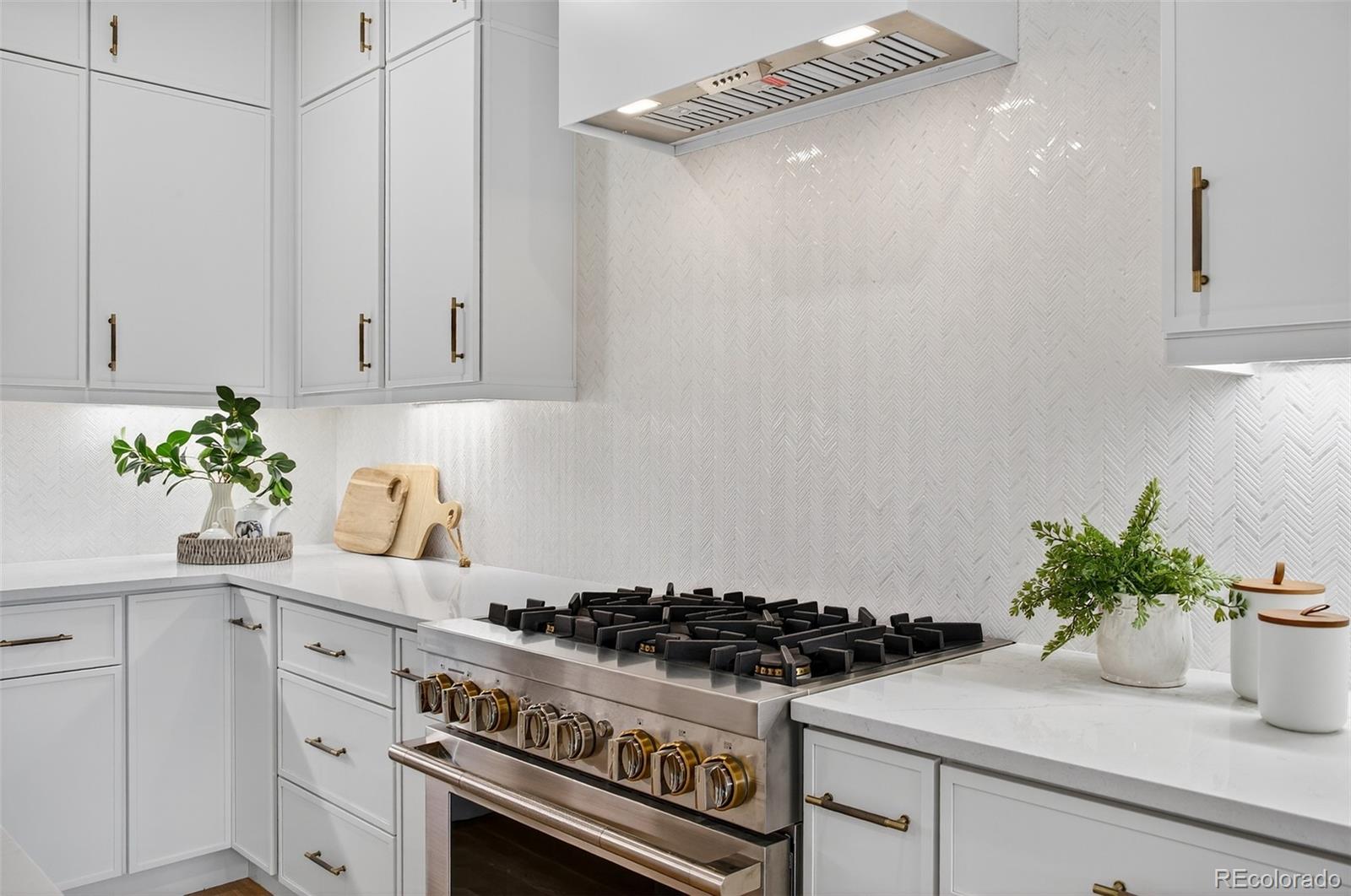 MLS Image #4 for 2552 e alameda avenue,denver, Colorado