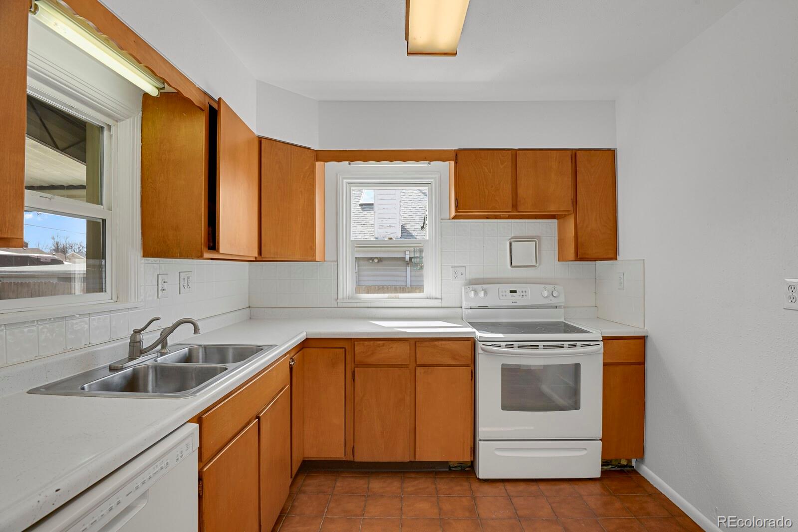 MLS Image #10 for 4580 s logan street,englewood, Colorado