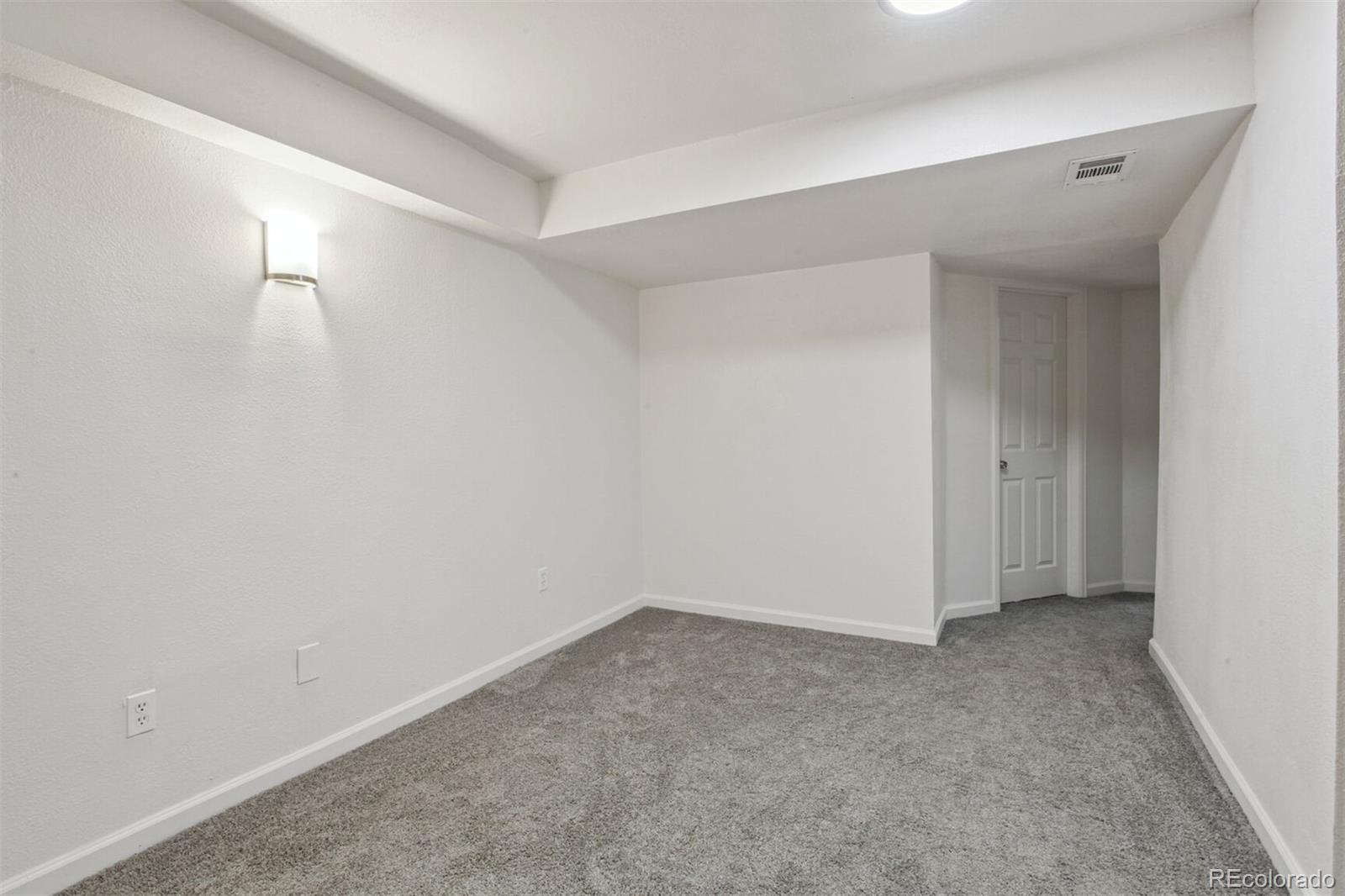 MLS Image #14 for 21103 e 42nd avenue,denver, Colorado