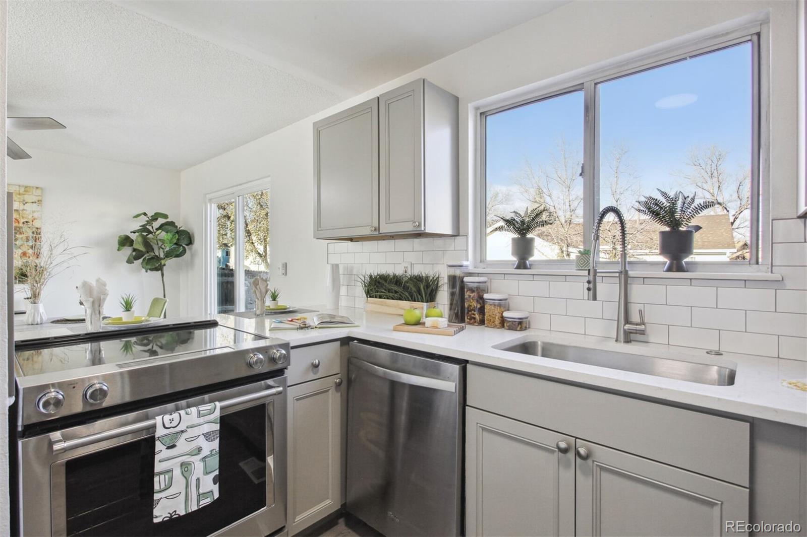 MLS Image #7 for 21103 e 42nd avenue,denver, Colorado