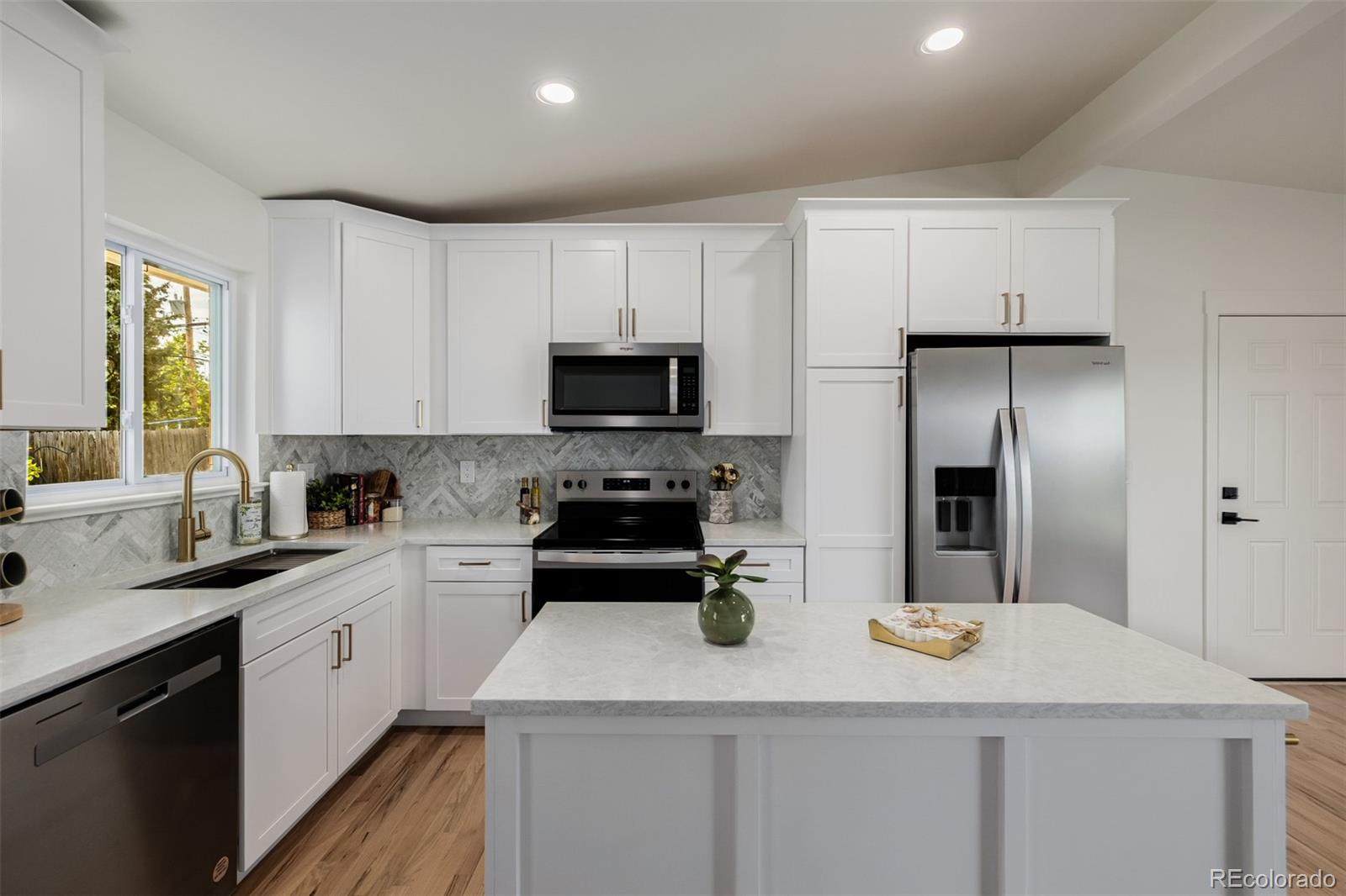 MLS Image #11 for 1948 s zenobia street,denver, Colorado