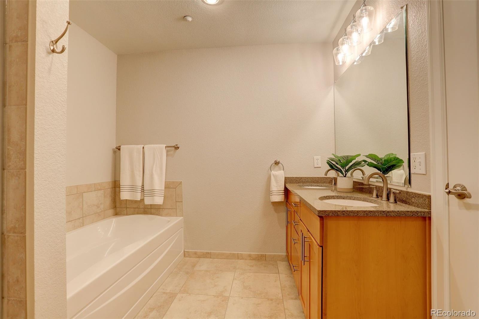 MLS Image #16 for 2200 s university boulevard 201,denver, Colorado
