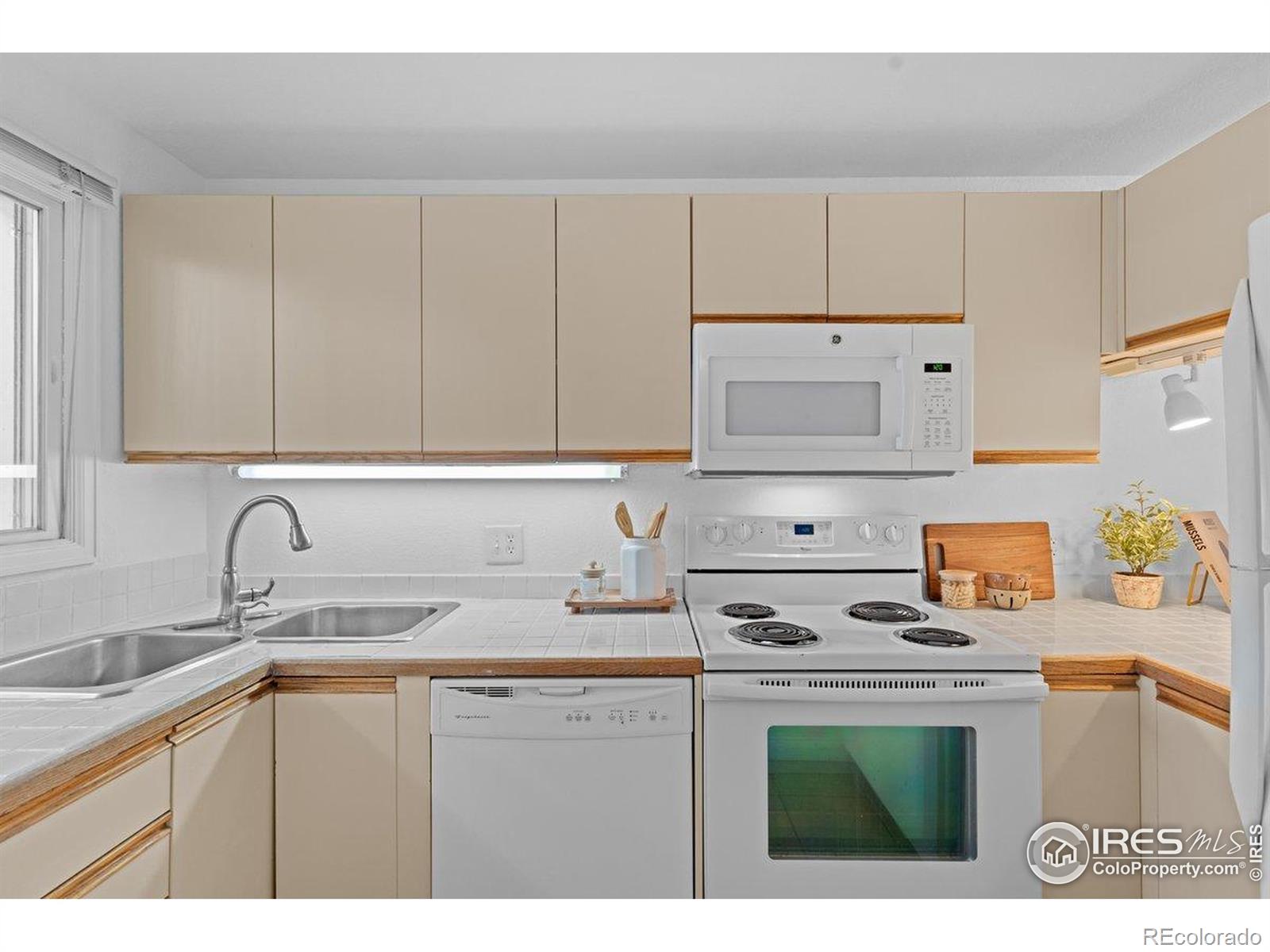 MLS Image #11 for 2201  pearl street,boulder, Colorado