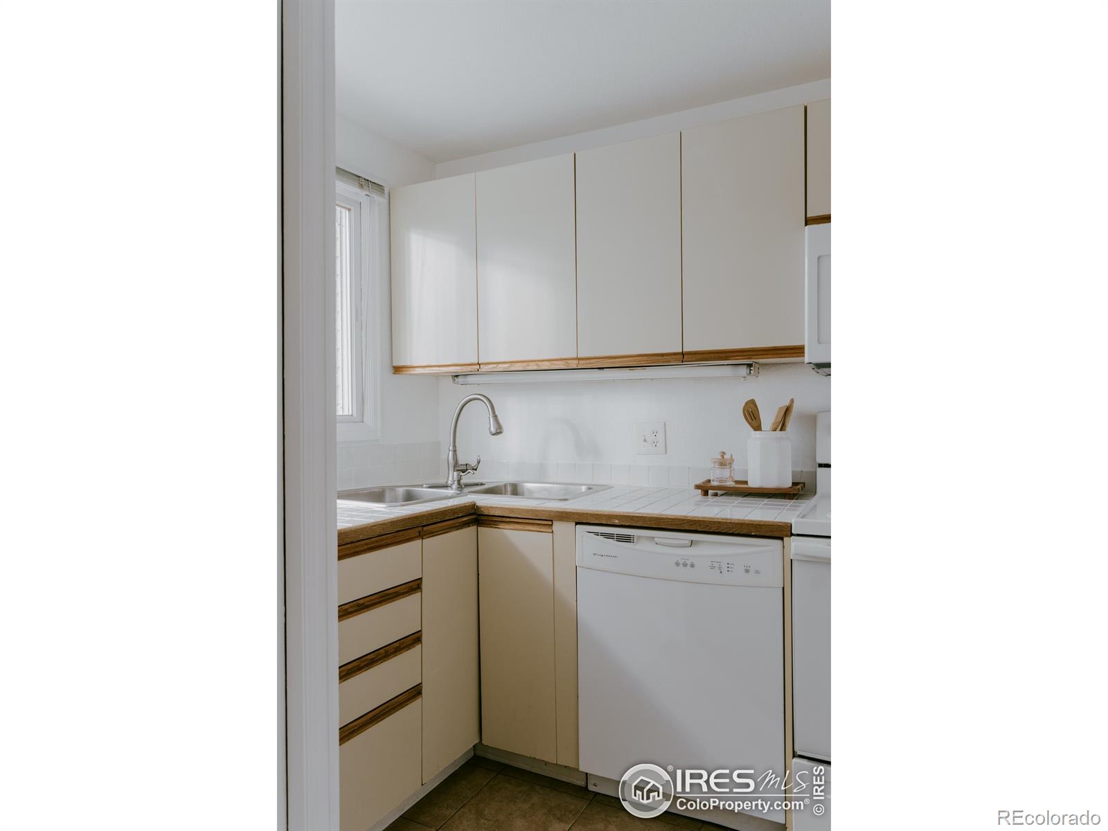 MLS Image #12 for 2201  pearl street,boulder, Colorado