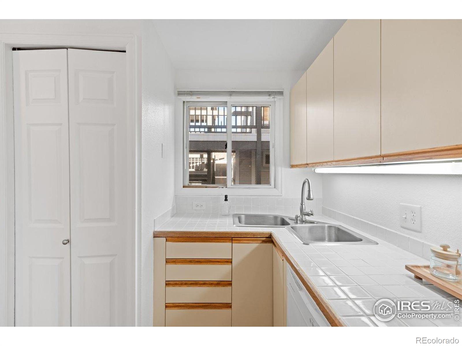 MLS Image #15 for 2201  pearl street,boulder, Colorado