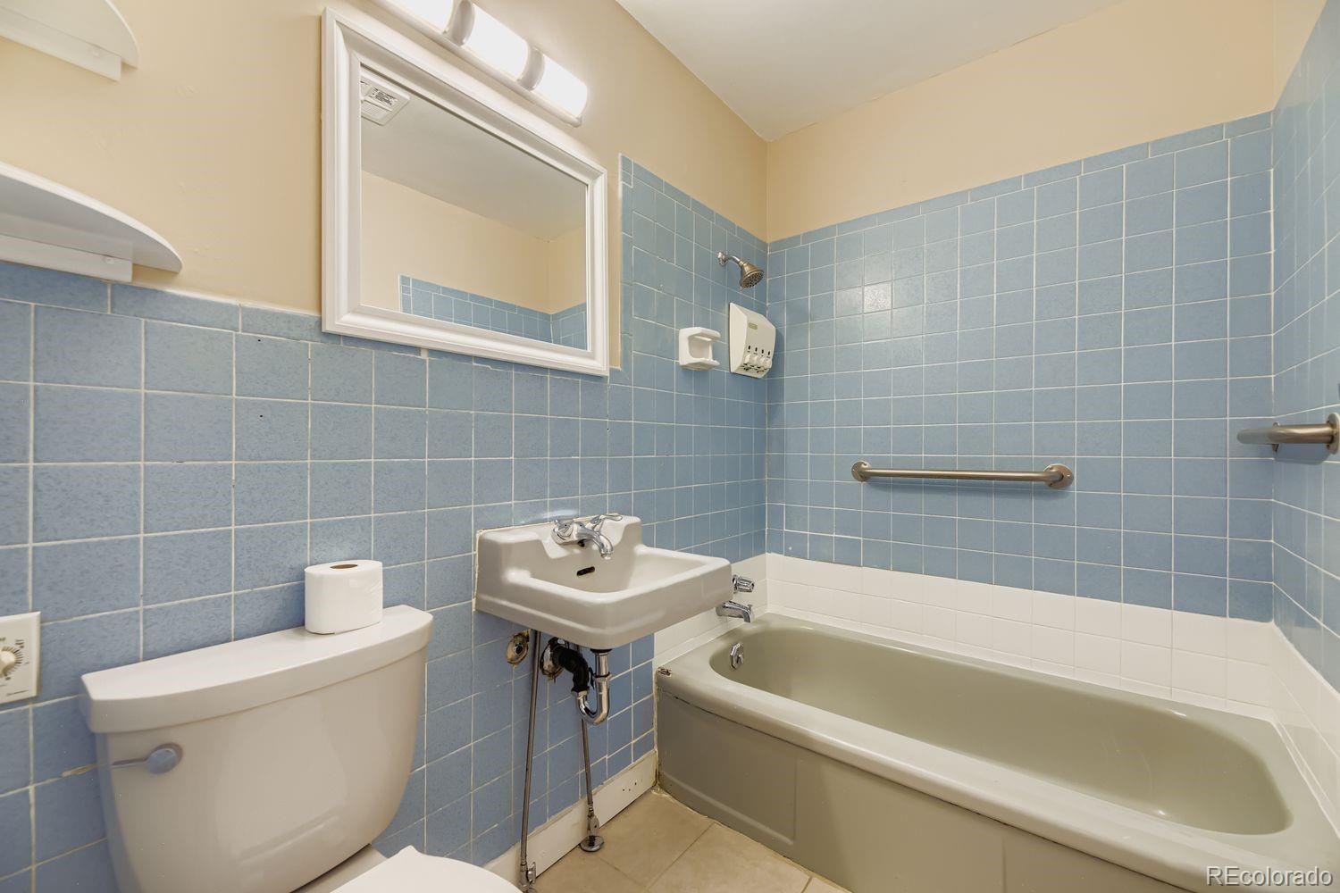 MLS Image #15 for 1221 s quieto way,denver, Colorado