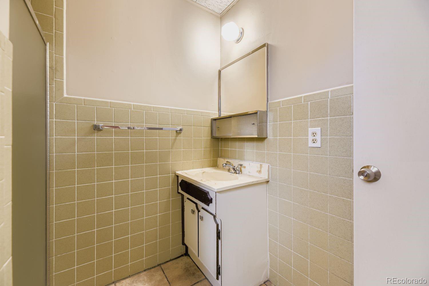 MLS Image #19 for 1221 s quieto way,denver, Colorado