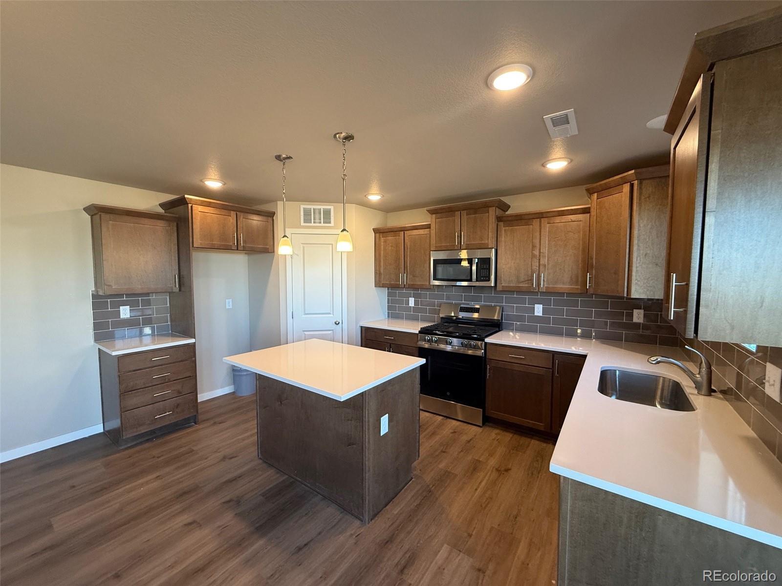MLS Image #2 for 757 n clubview street,watkins, Colorado