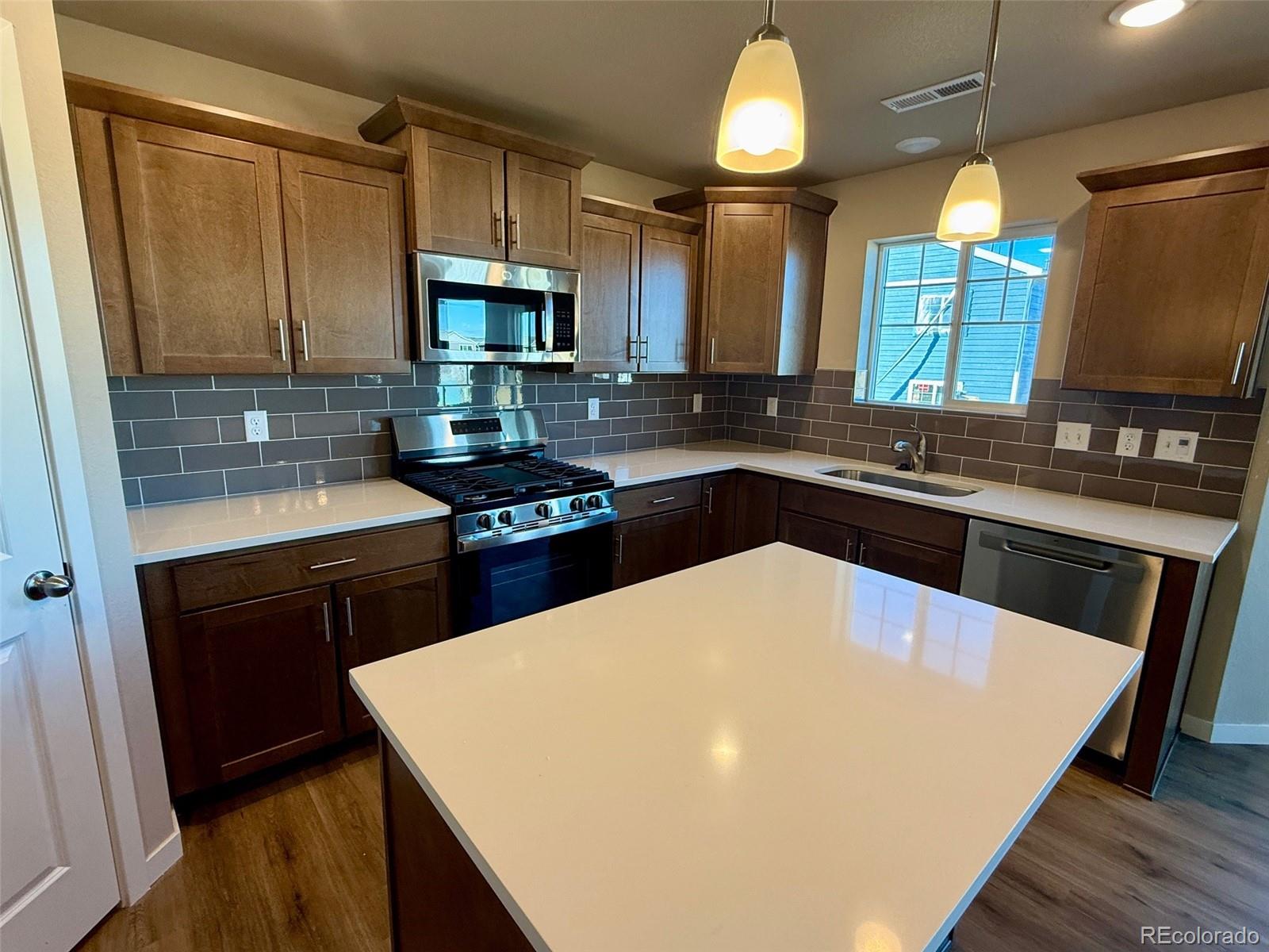 MLS Image #3 for 757 n clubview street,watkins, Colorado
