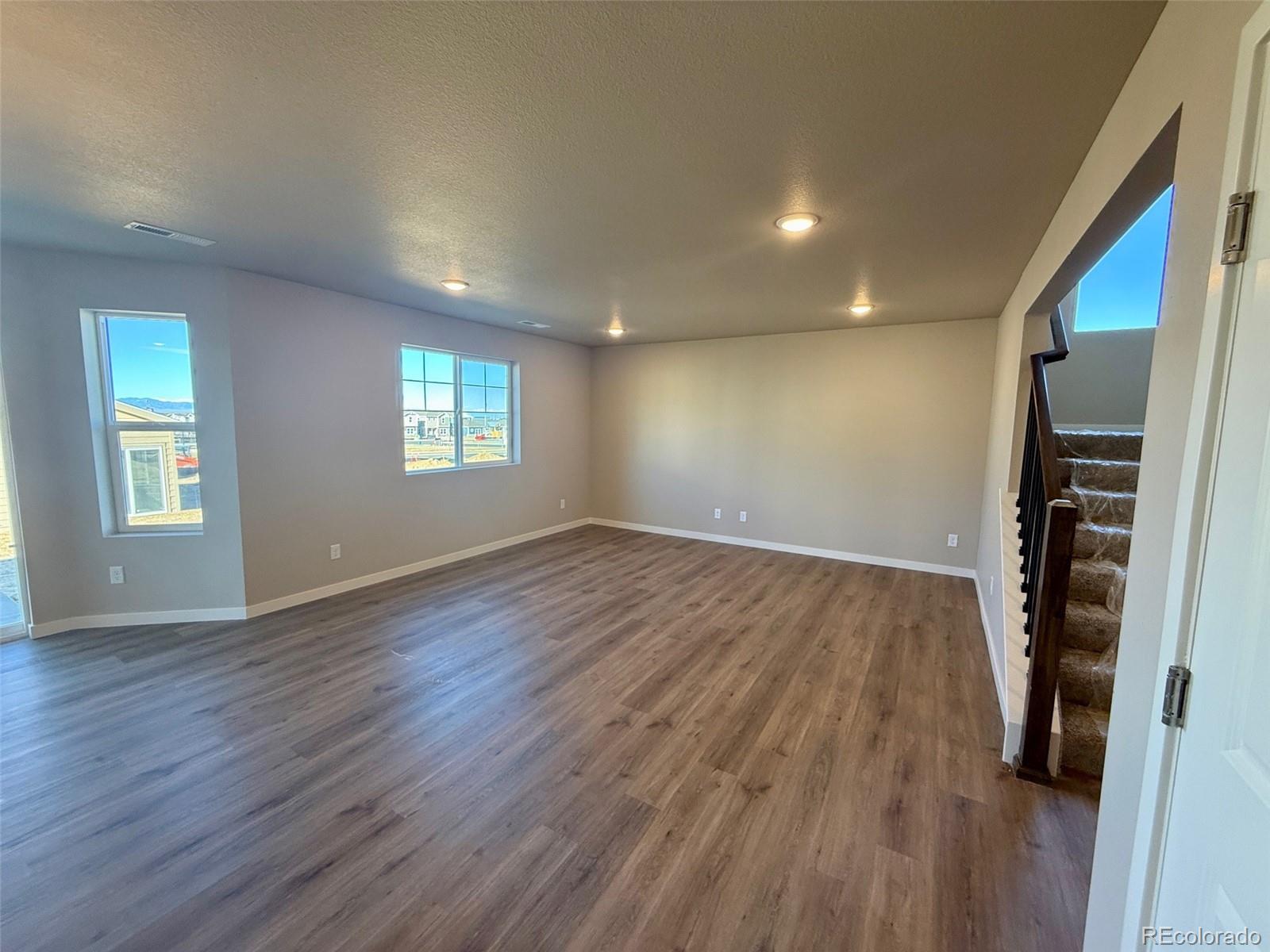 MLS Image #8 for 757 n clubview street,watkins, Colorado