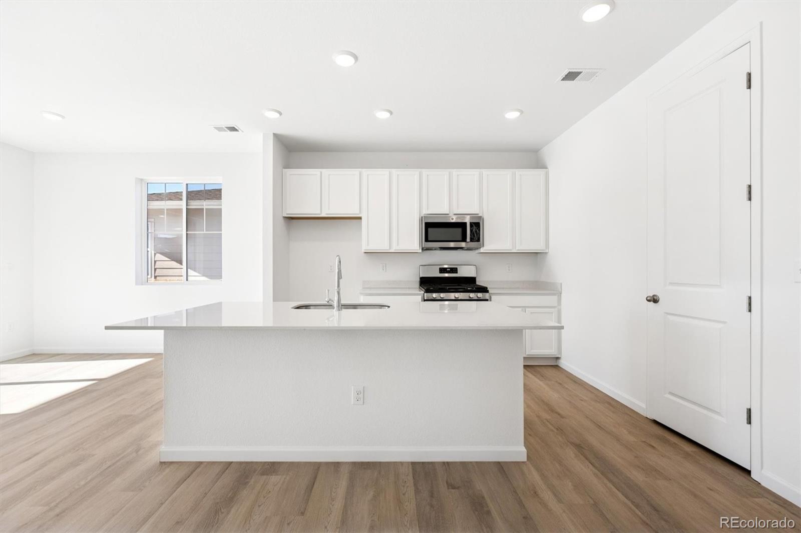 MLS Image #5 for 24660 e 42nd avenue,aurora, Colorado